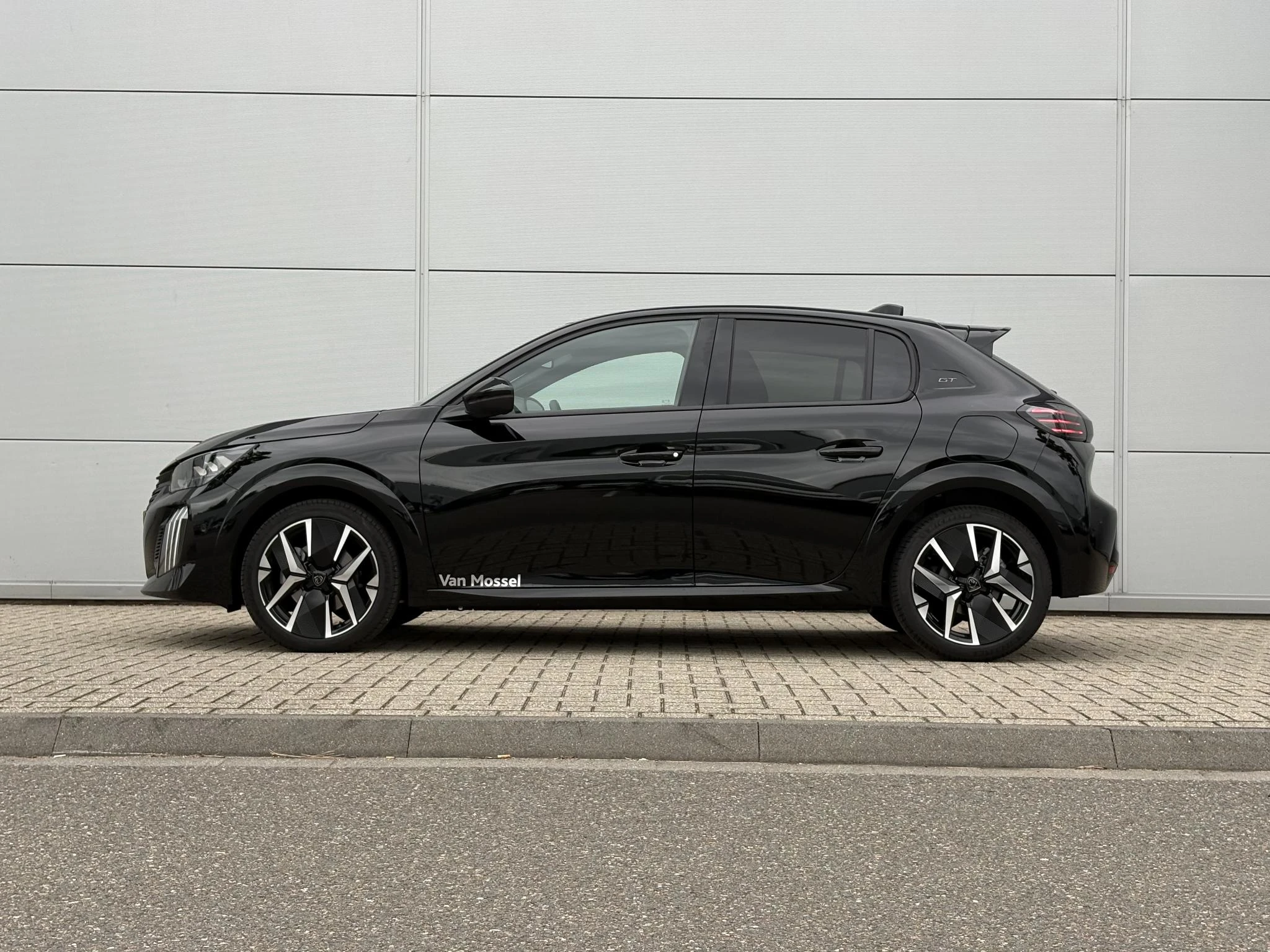 Peugeot-208-image-1