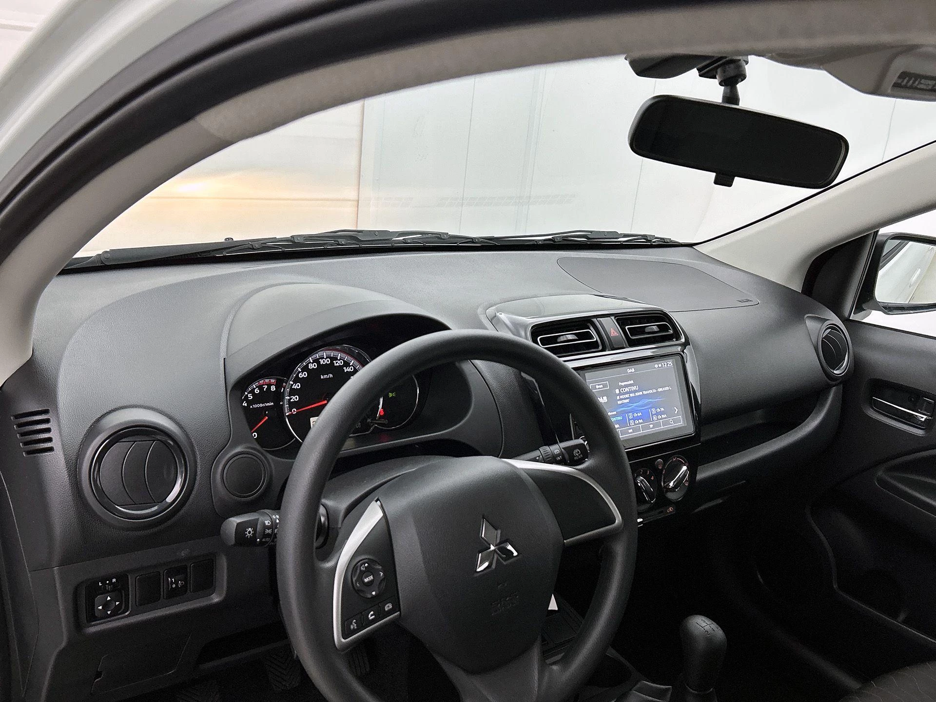 Mitsubishi-Space Star-image-9