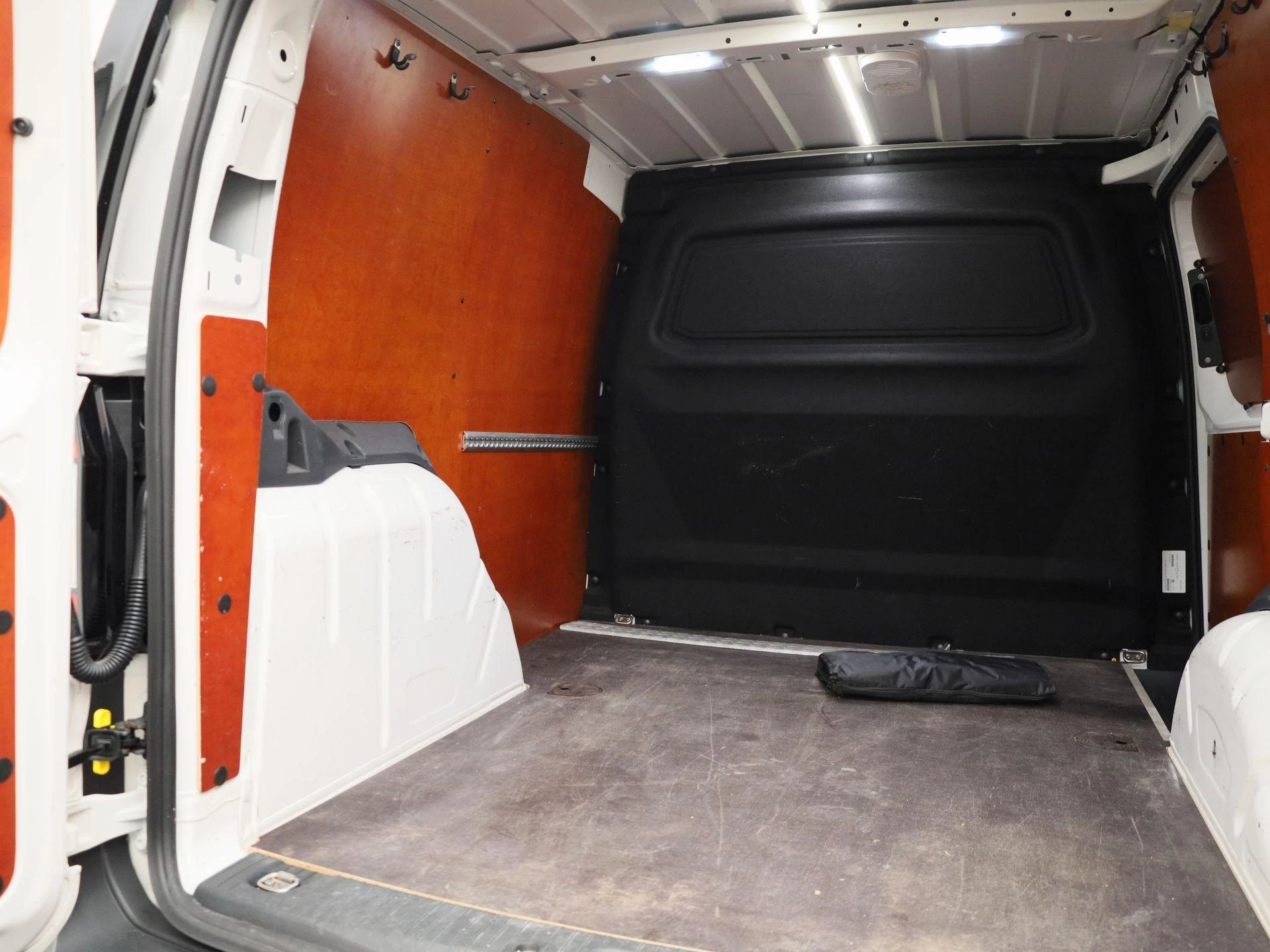 Volkswagen-Caddy-image-15