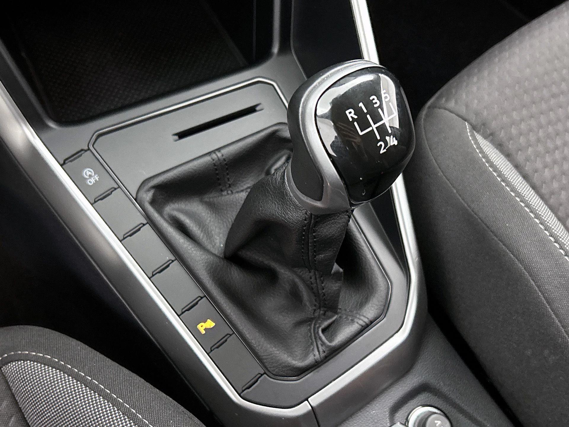 Volkswagen-Polo-image-24