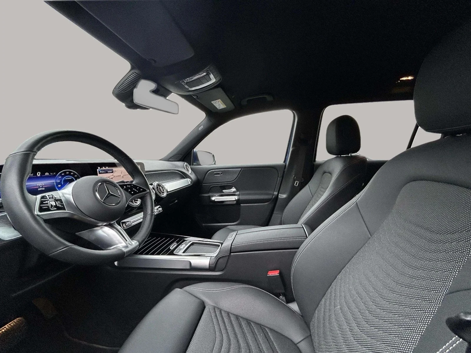 Mercedes-Benz-EQB-image-9