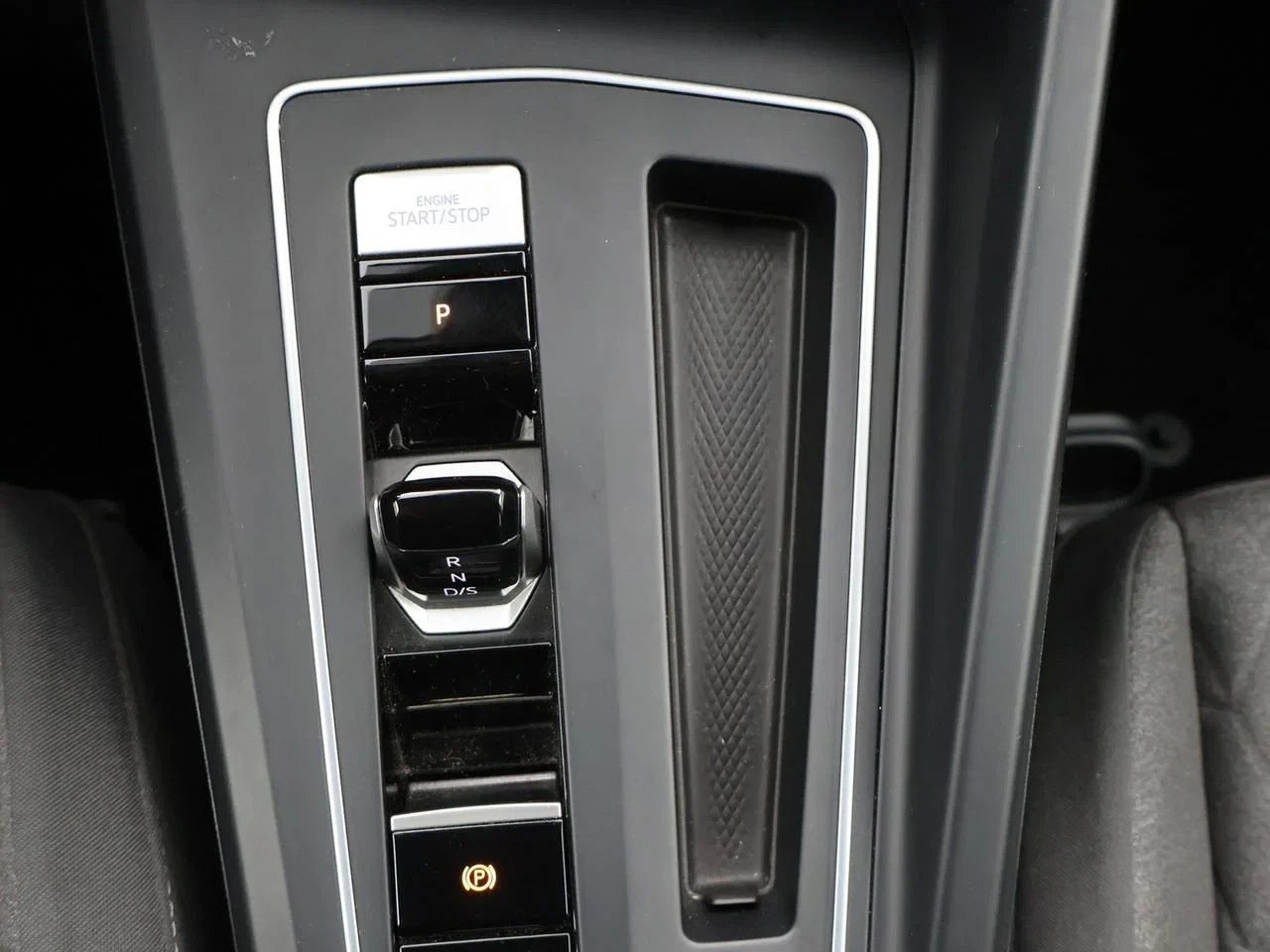 Volkswagen-Golf-image-20
