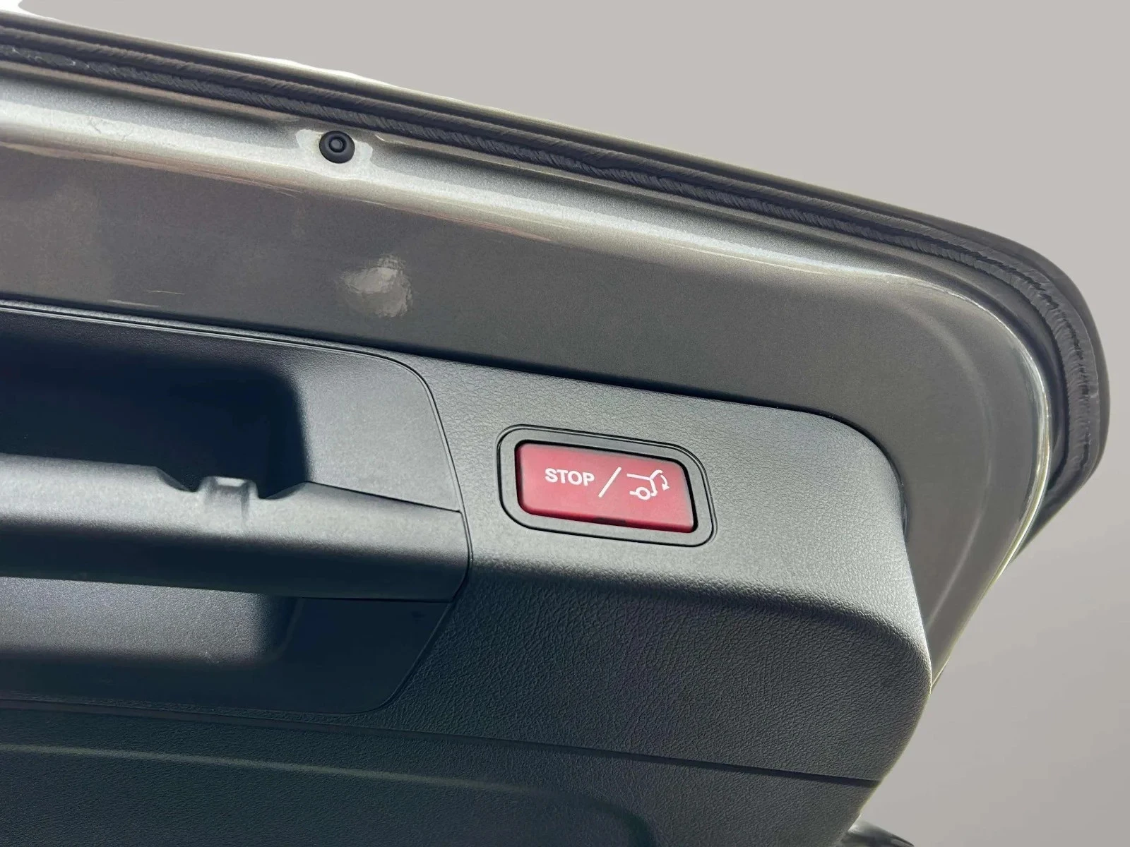 Mercedes-Benz-EQB-image-20