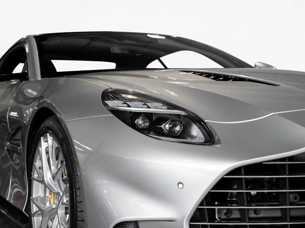 Aston Martin-Vanquish-image-18