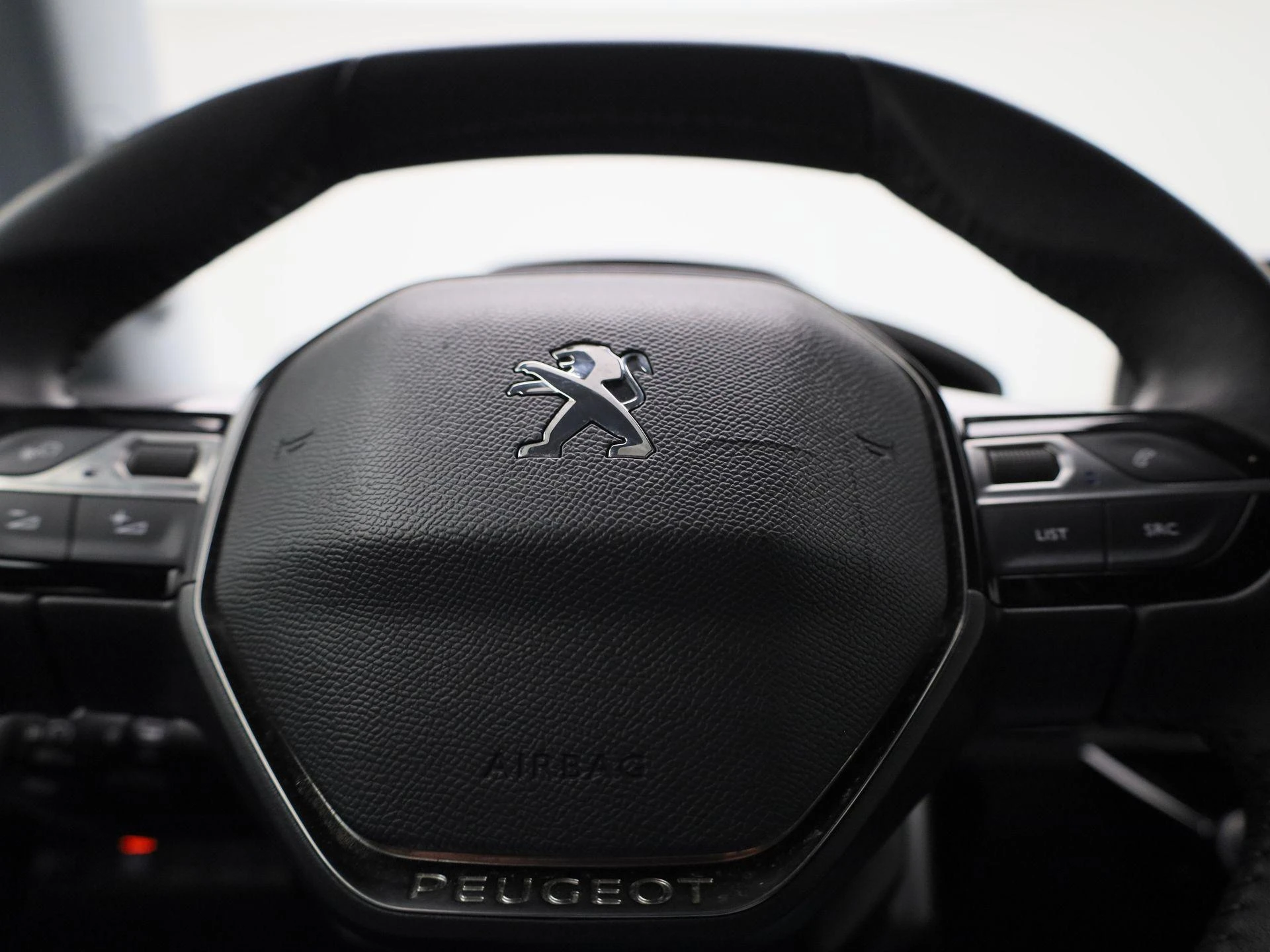 Peugeot-e-2008-image-29