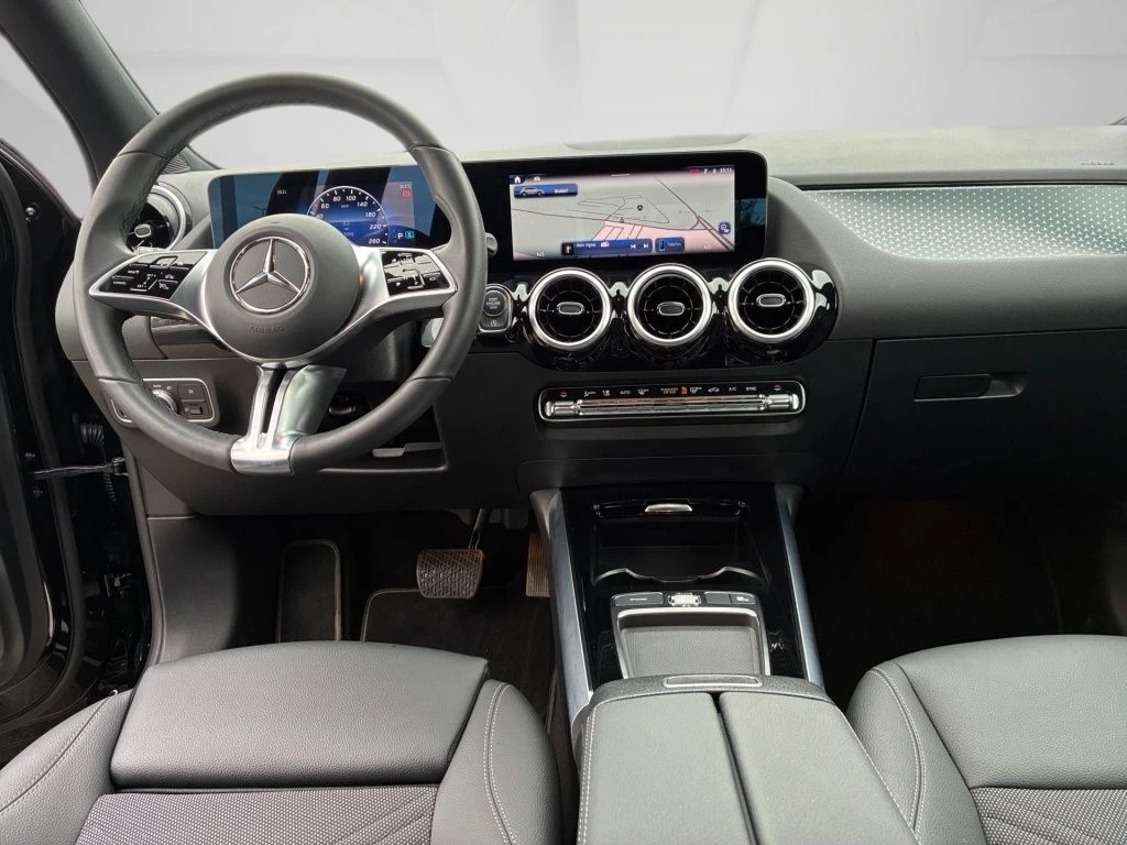 Mercedes-Benz-GLA 200-image-11