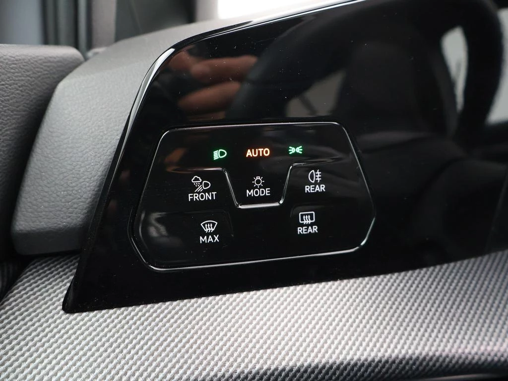 Volkswagen-Golf-image-26