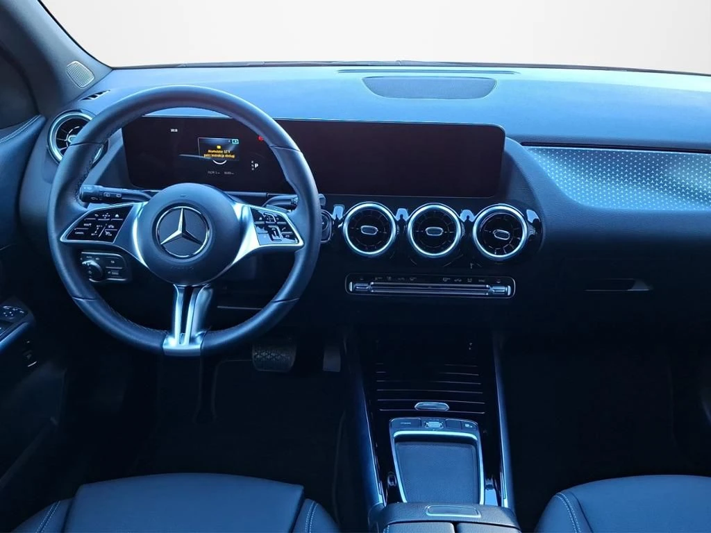 Mercedes-Benz-GLA 200 d-image-17