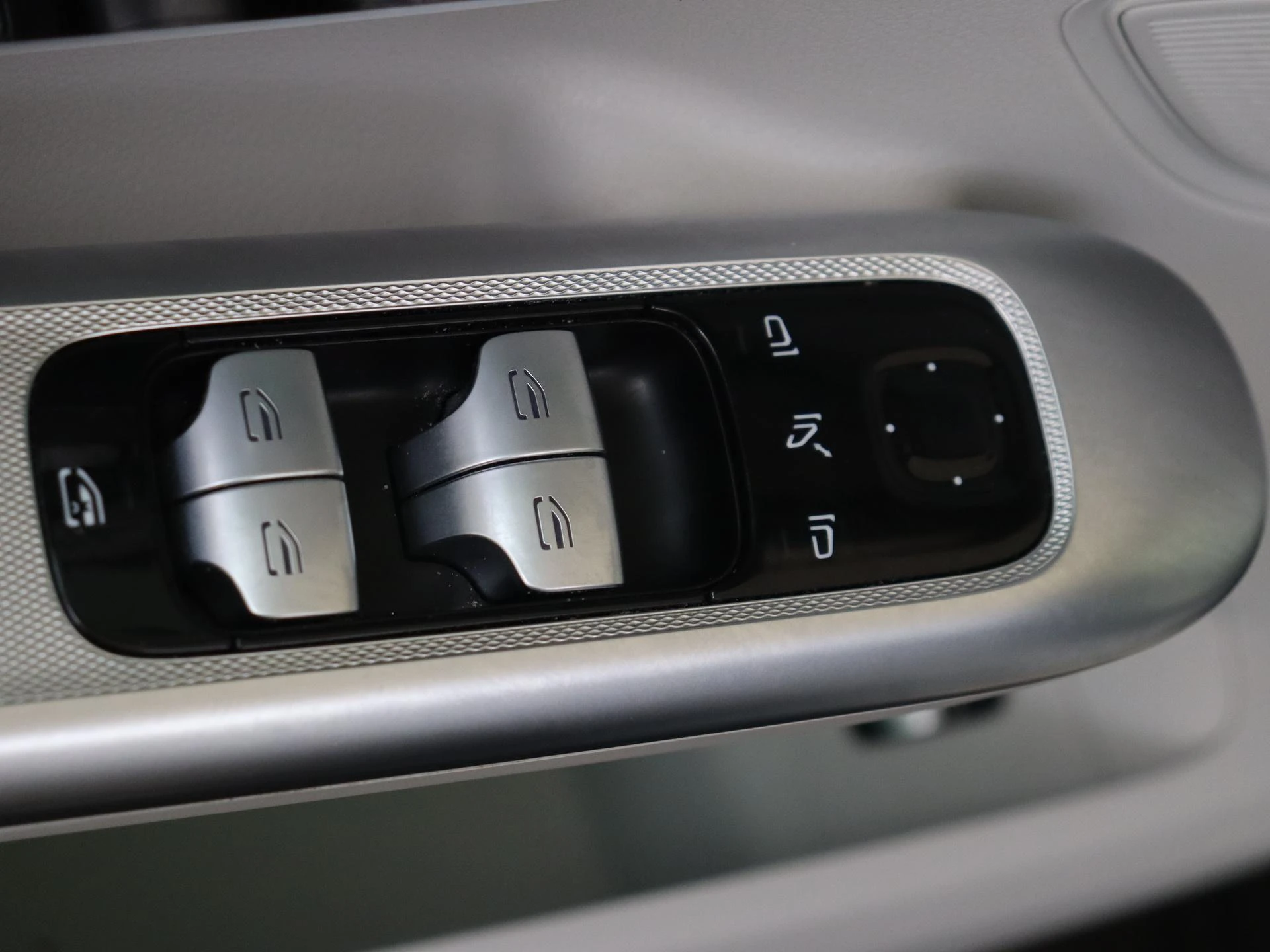 Mercedes-Benz-EQE-image-26