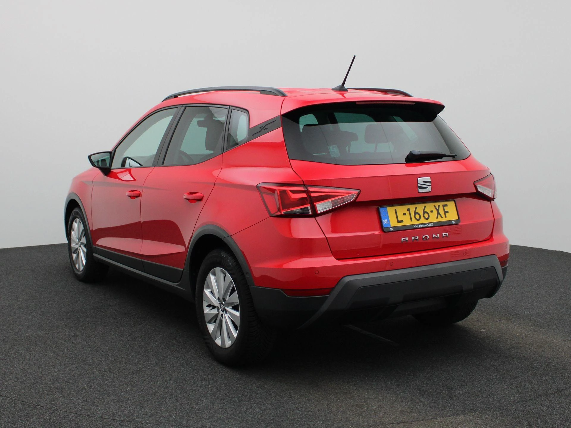 SEAT-Arona-image-1