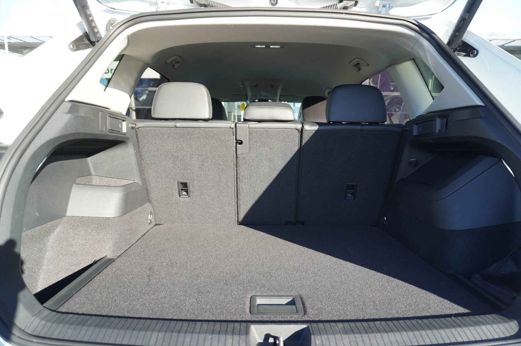 Volkswagen-Tiguan-image-12