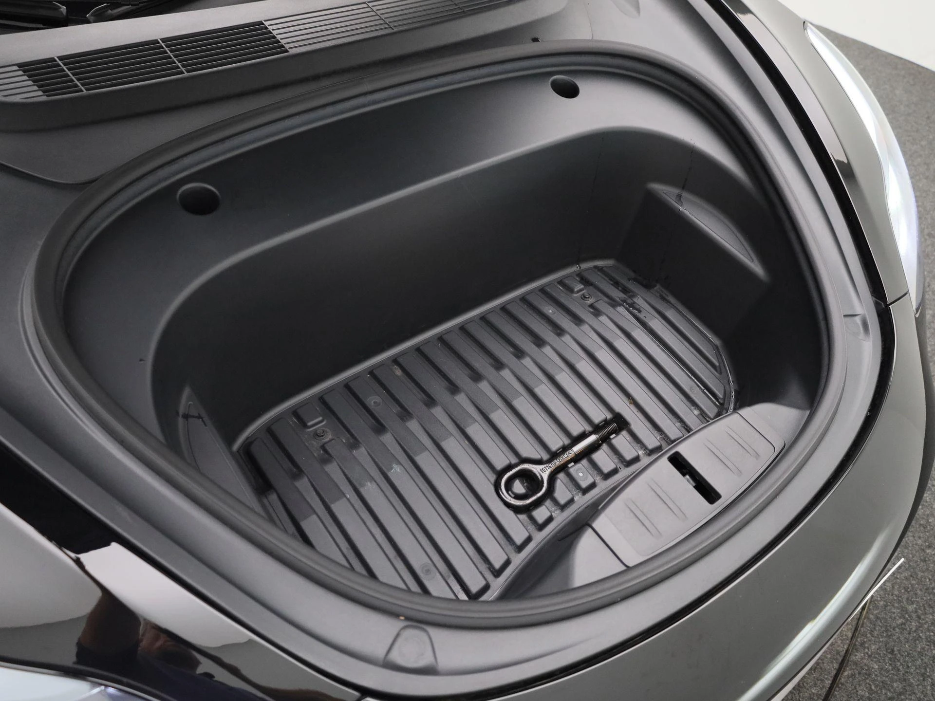 Tesla-Model 3-image-28