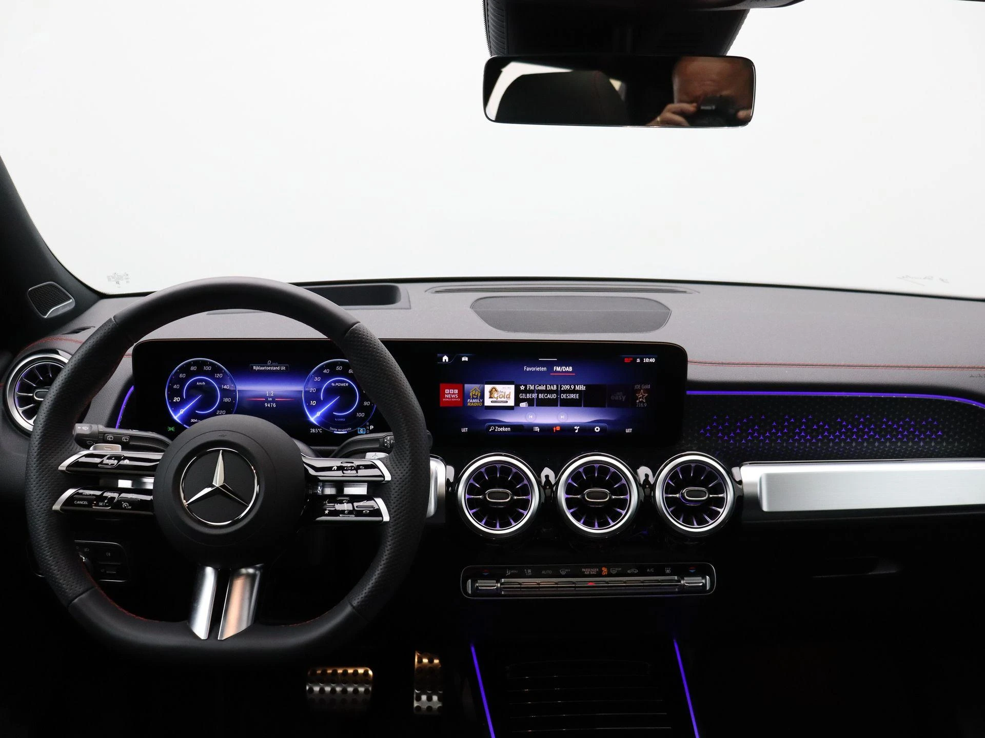 Mercedes-Benz-EQB-image-16