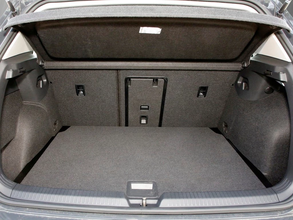Volkswagen Golf VIII Lim 1.5 eTSI DSG Style 17" ACC LED