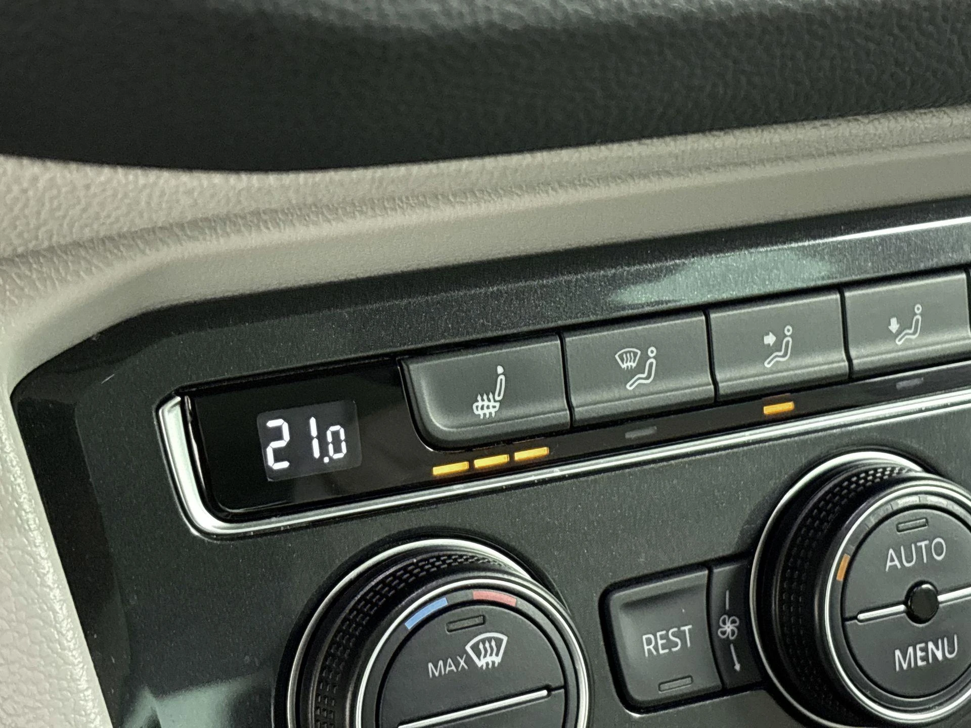 Volkswagen-Tiguan-image-7