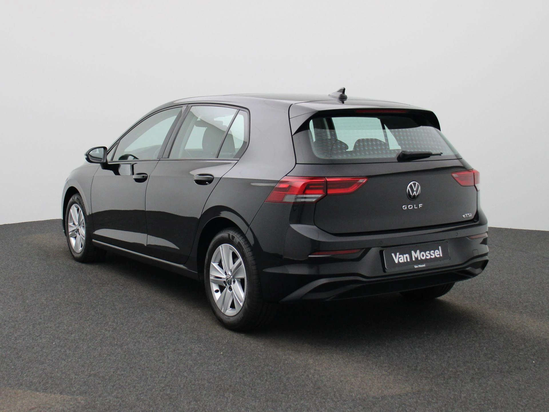 Volkswagen-Golf-image-1