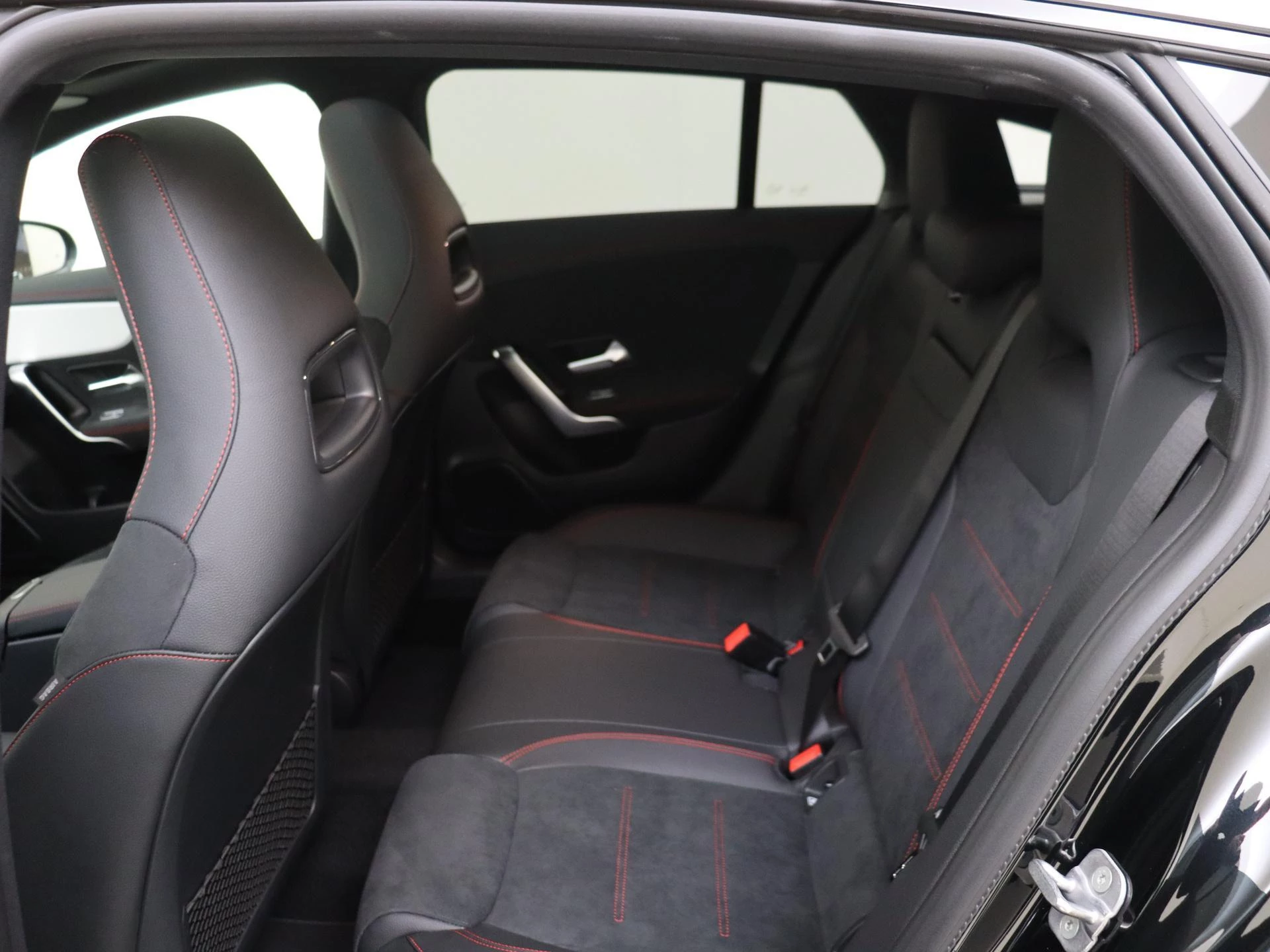 Mercedes-Benz-CLA-image-5