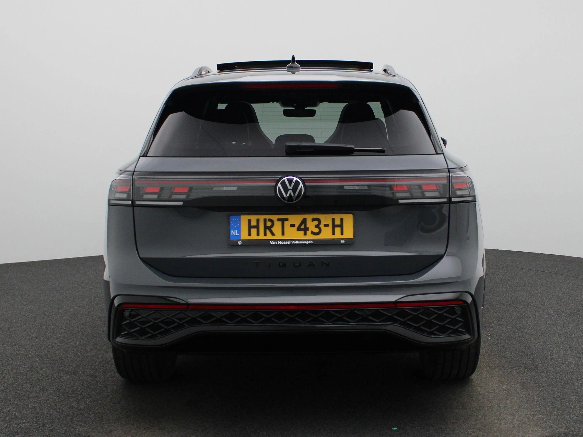 Volkswagen-Tiguan-image-4