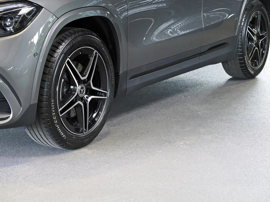 Mercedes-Benz-GLA 180-image-2