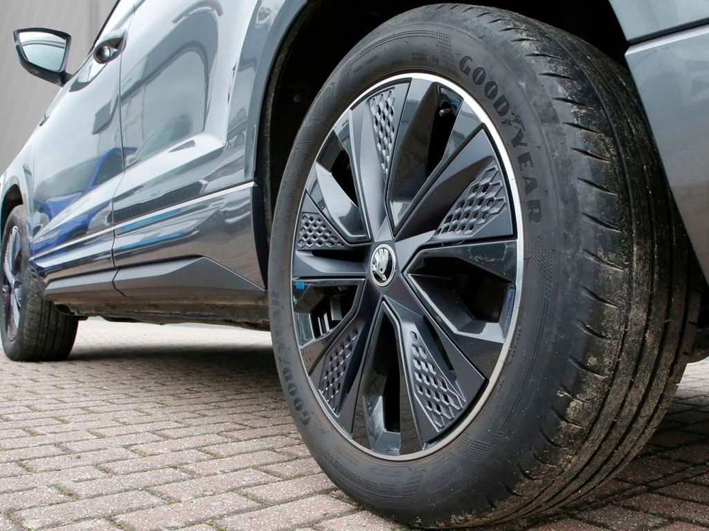 Škoda Karoq 2.0 TSI DSG 4x4 Sportline 18" ACC LED AHK