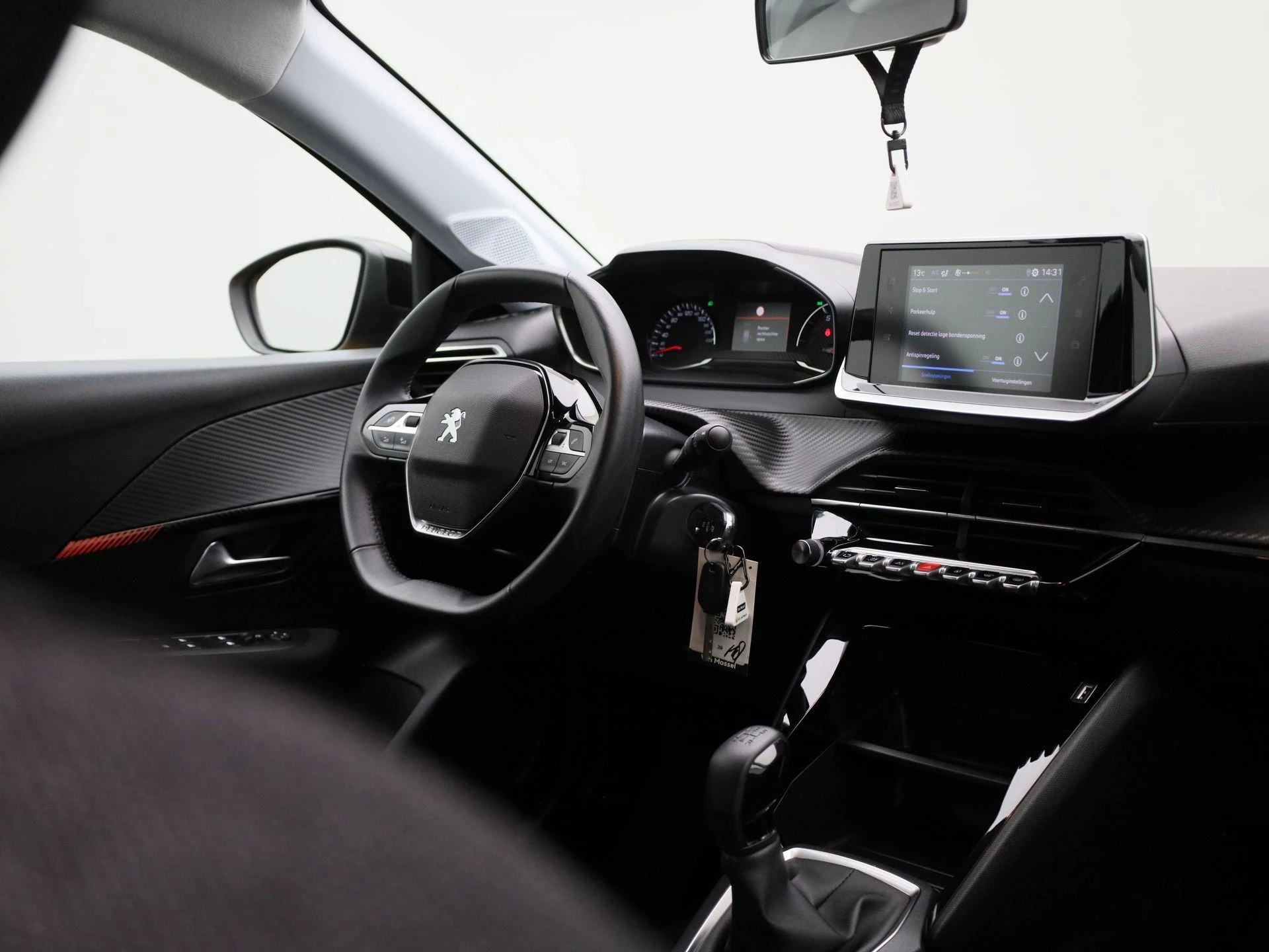 Peugeot-208-image-31