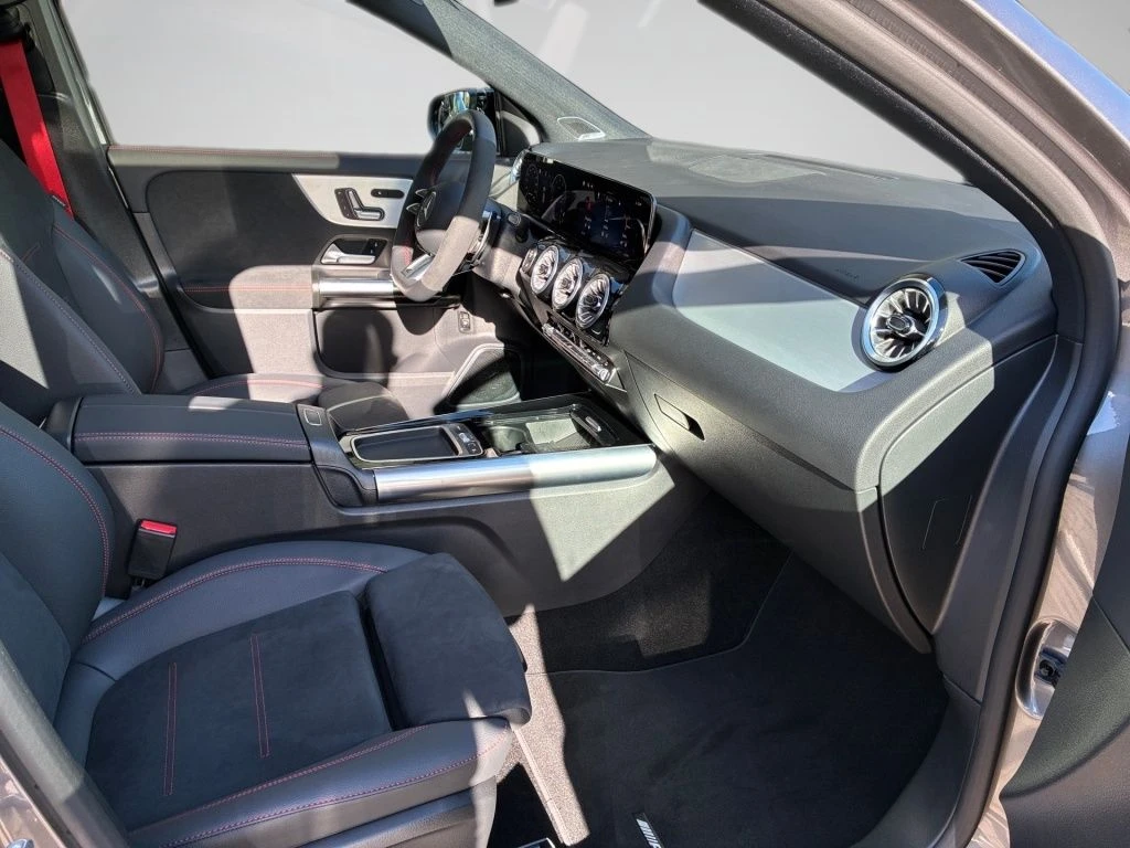 Mercedes-AMG-GLA 45 S AMG-image-15