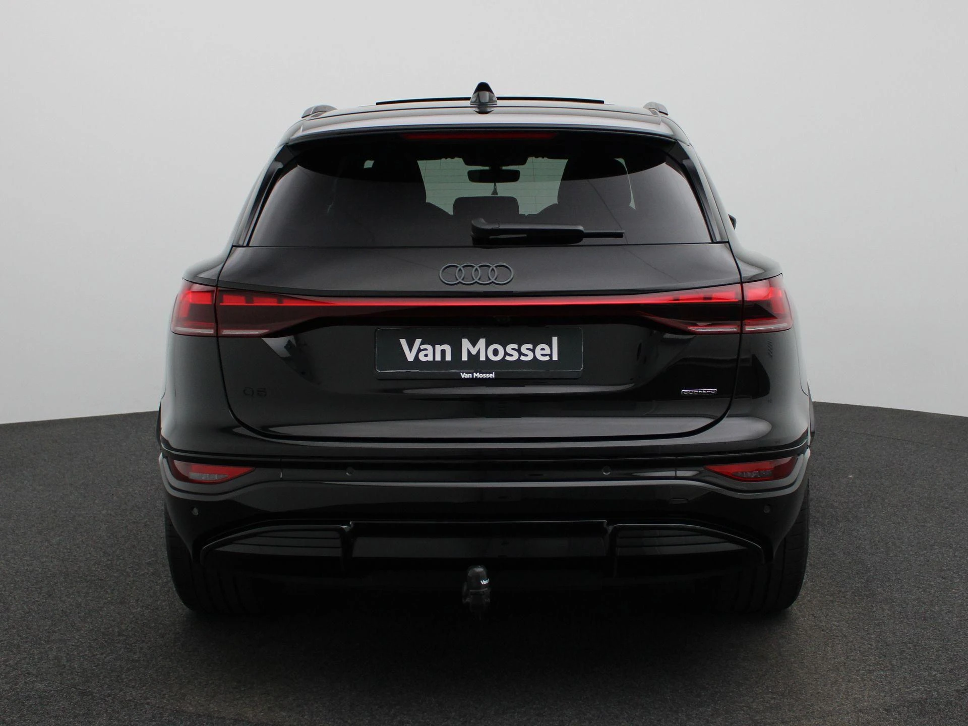 Audi-Q6 e-tron-image-4