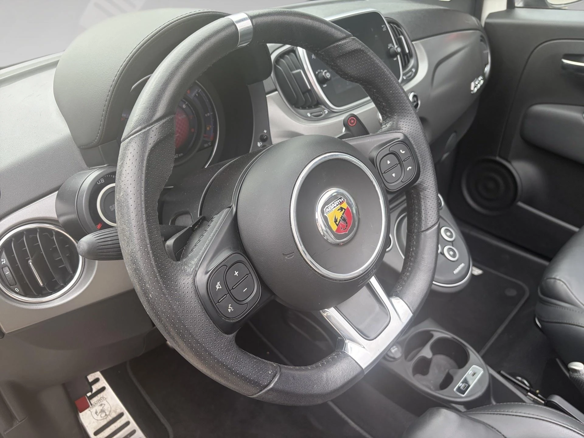 Abarth-500C-image-7
