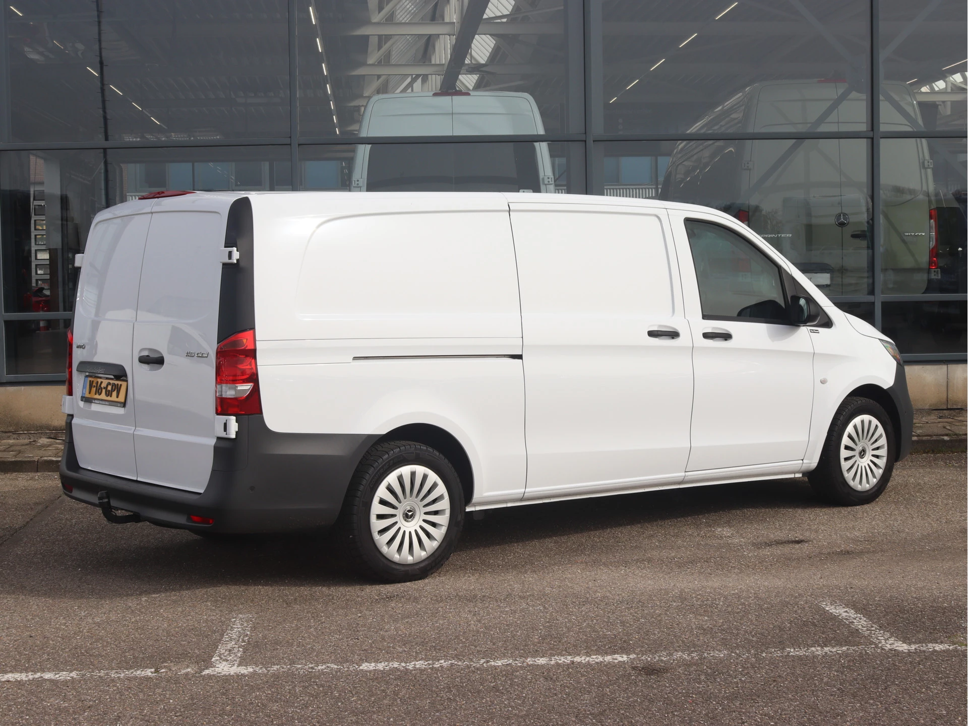 Mercedes-Benz-Vito-image-1