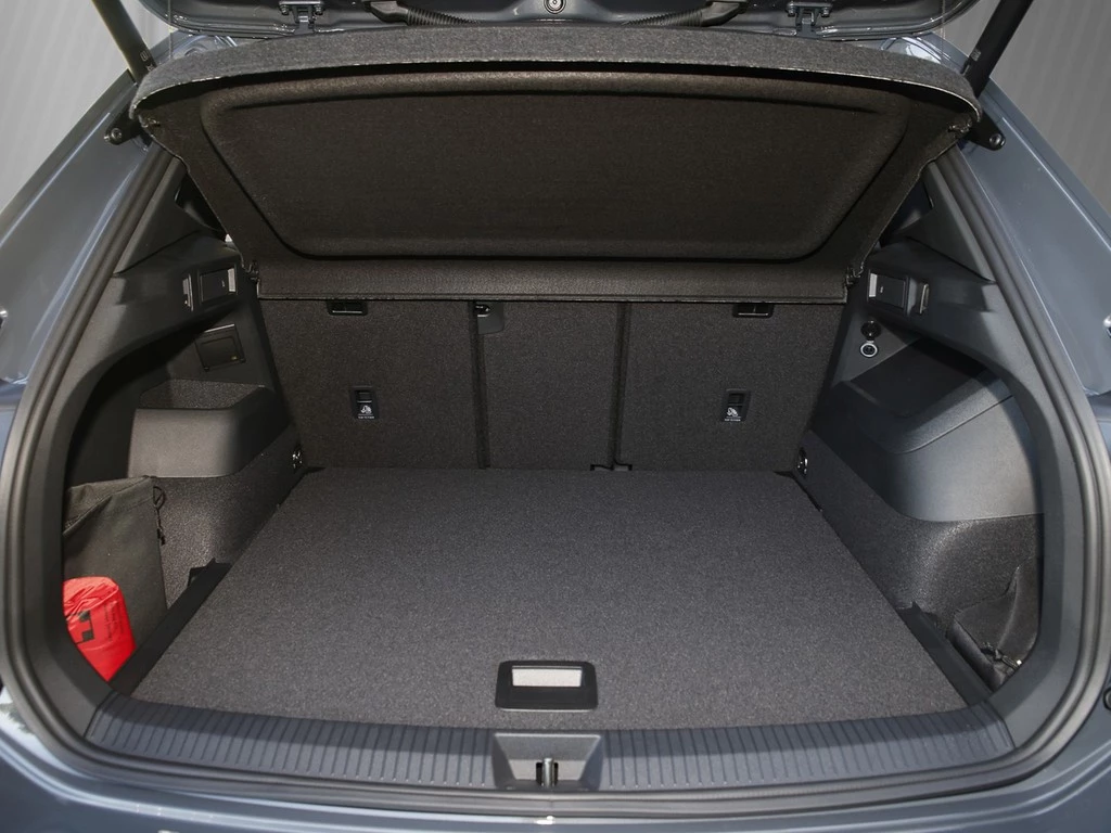 Volkswagen Tiguan R-Line 2,0 l TDI 4M. DSG AHK, Pano, Standh. VSA