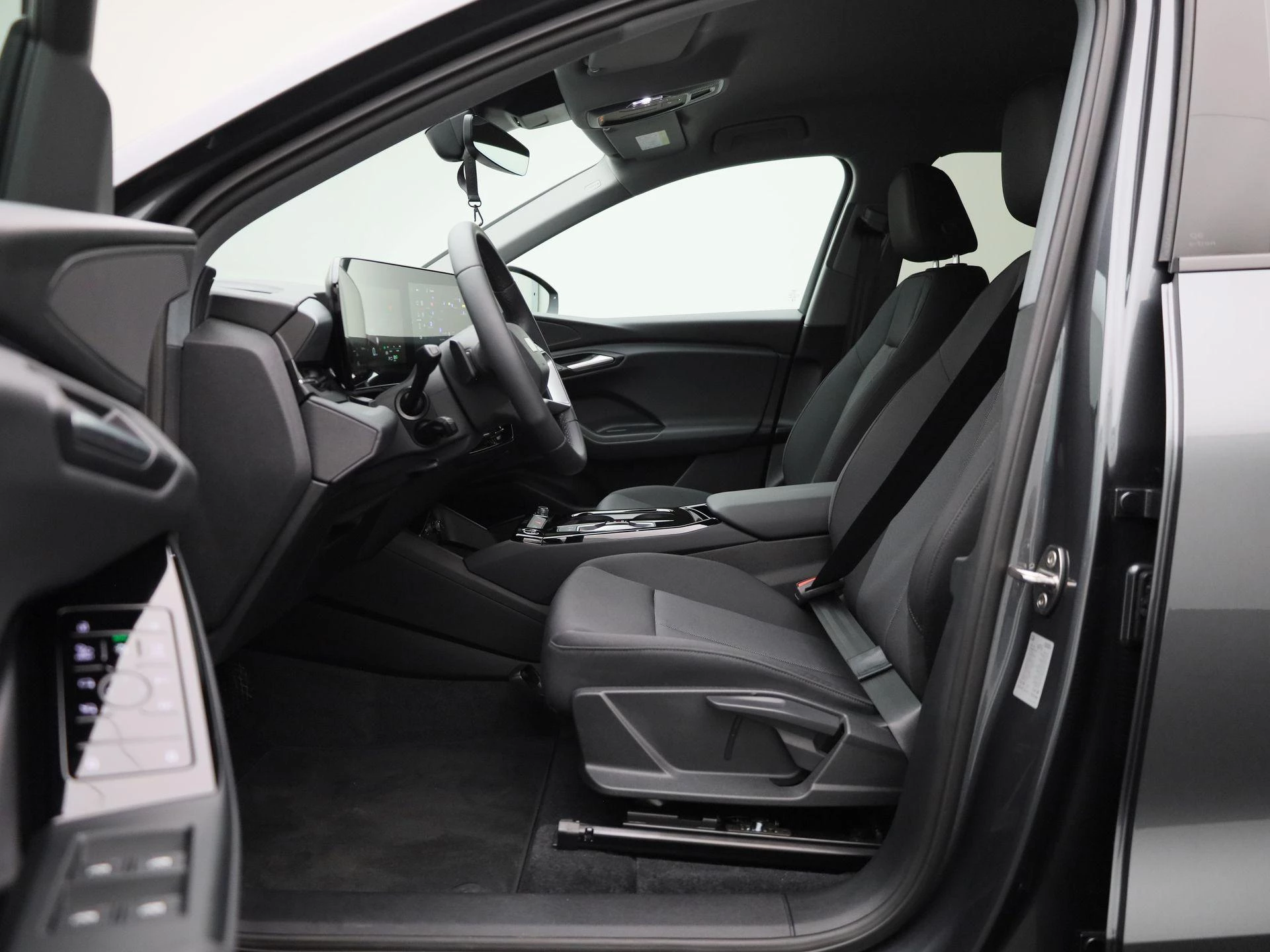 Audi-Q6 e-tron-image-10