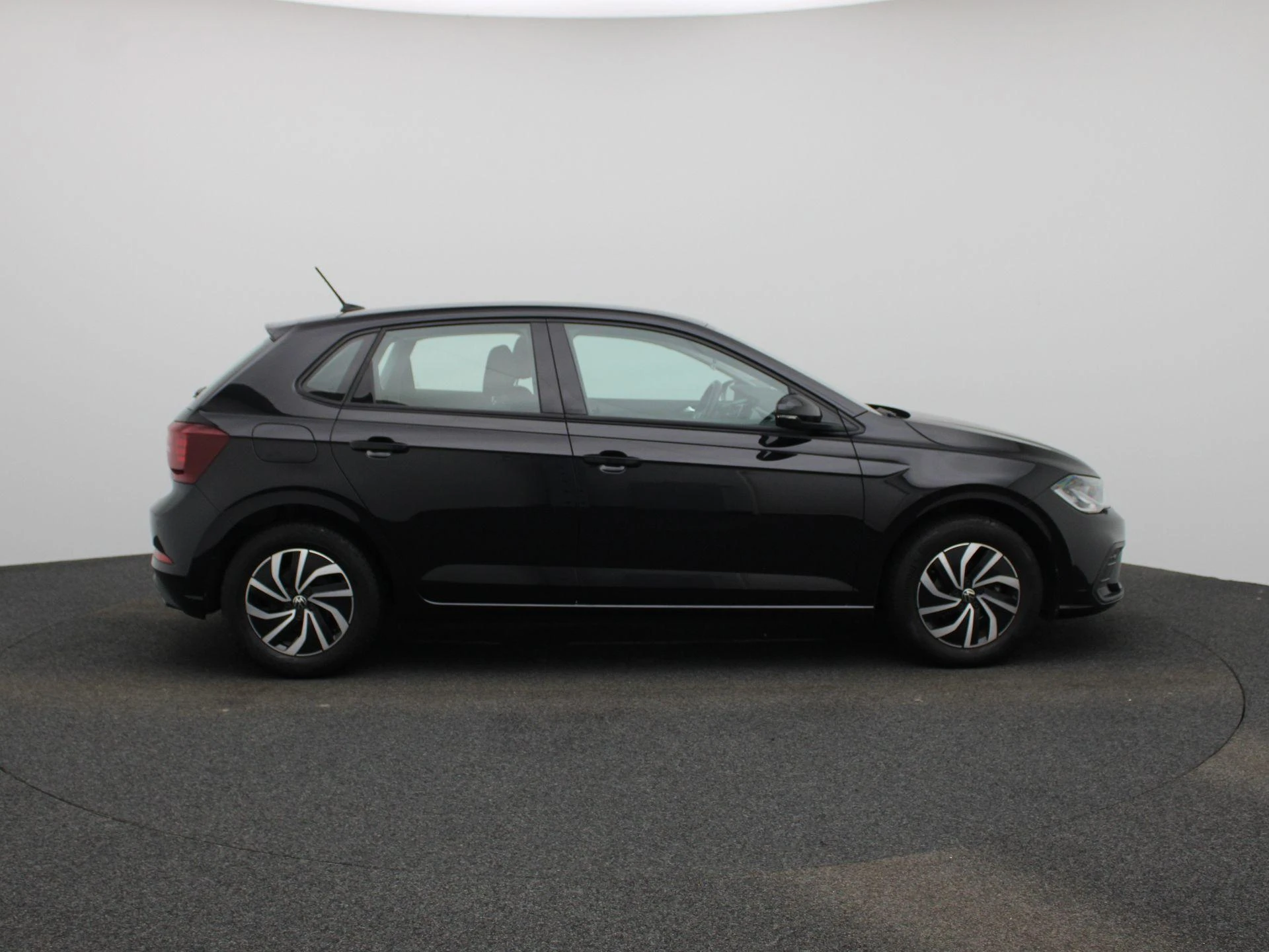 Volkswagen-Polo-image-7
