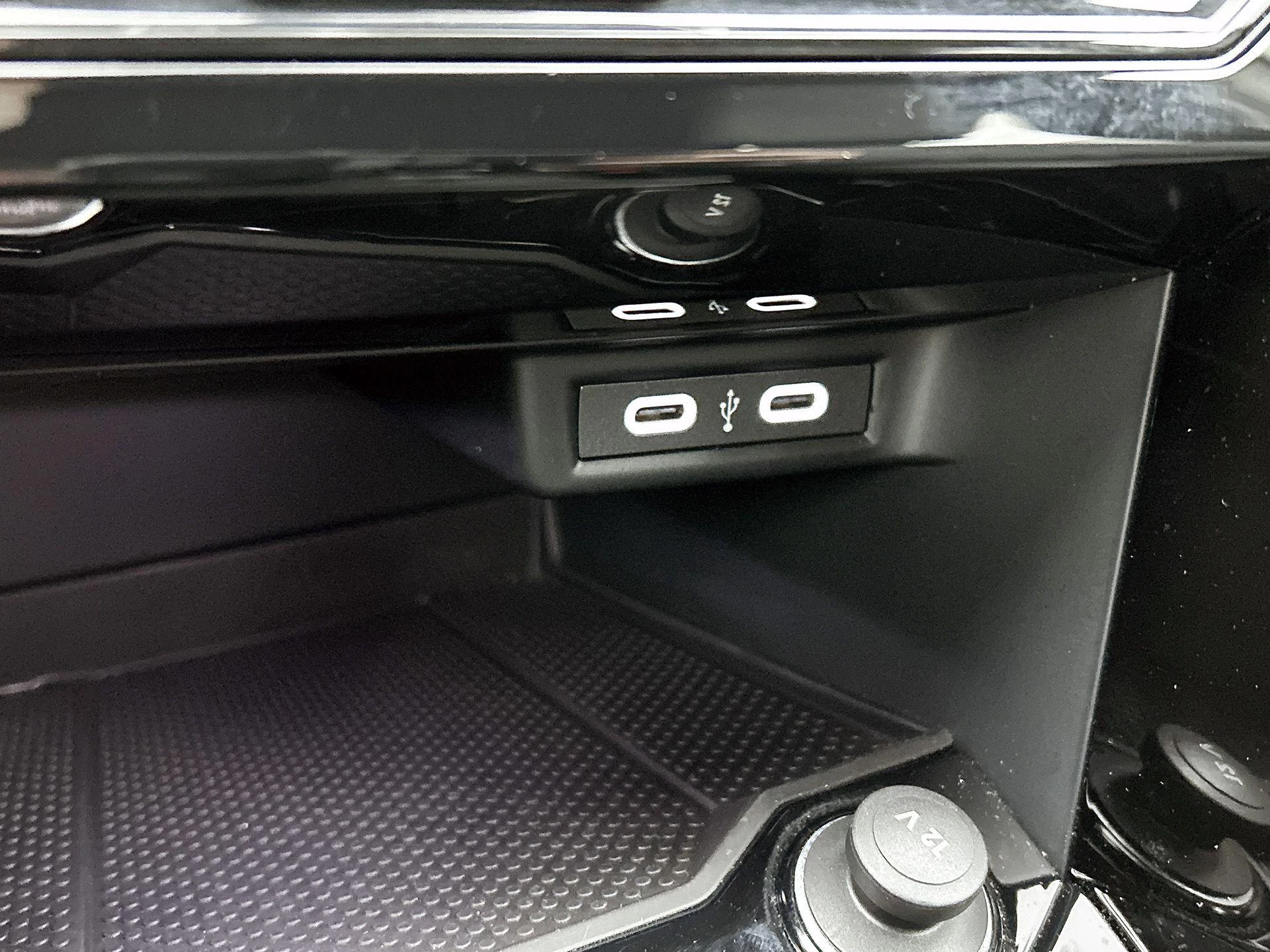Volkswagen-T-Roc-image-39