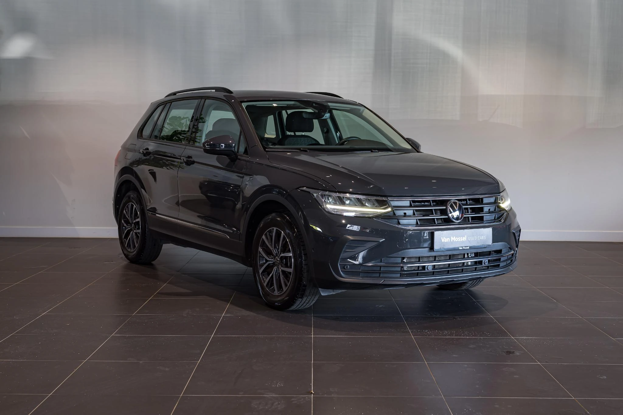 Volkswagen-Tiguan-image-2