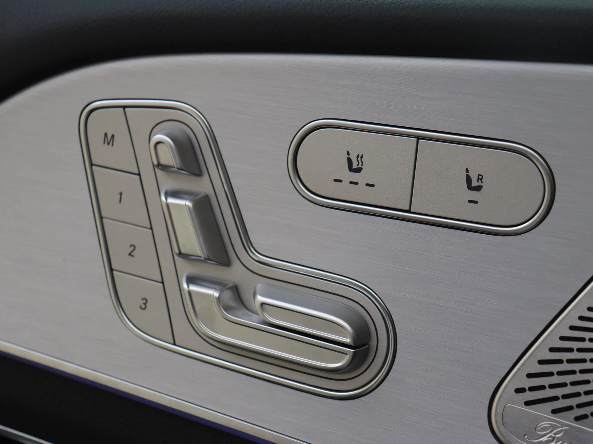 Mercedes-Benz-GLE-image-25