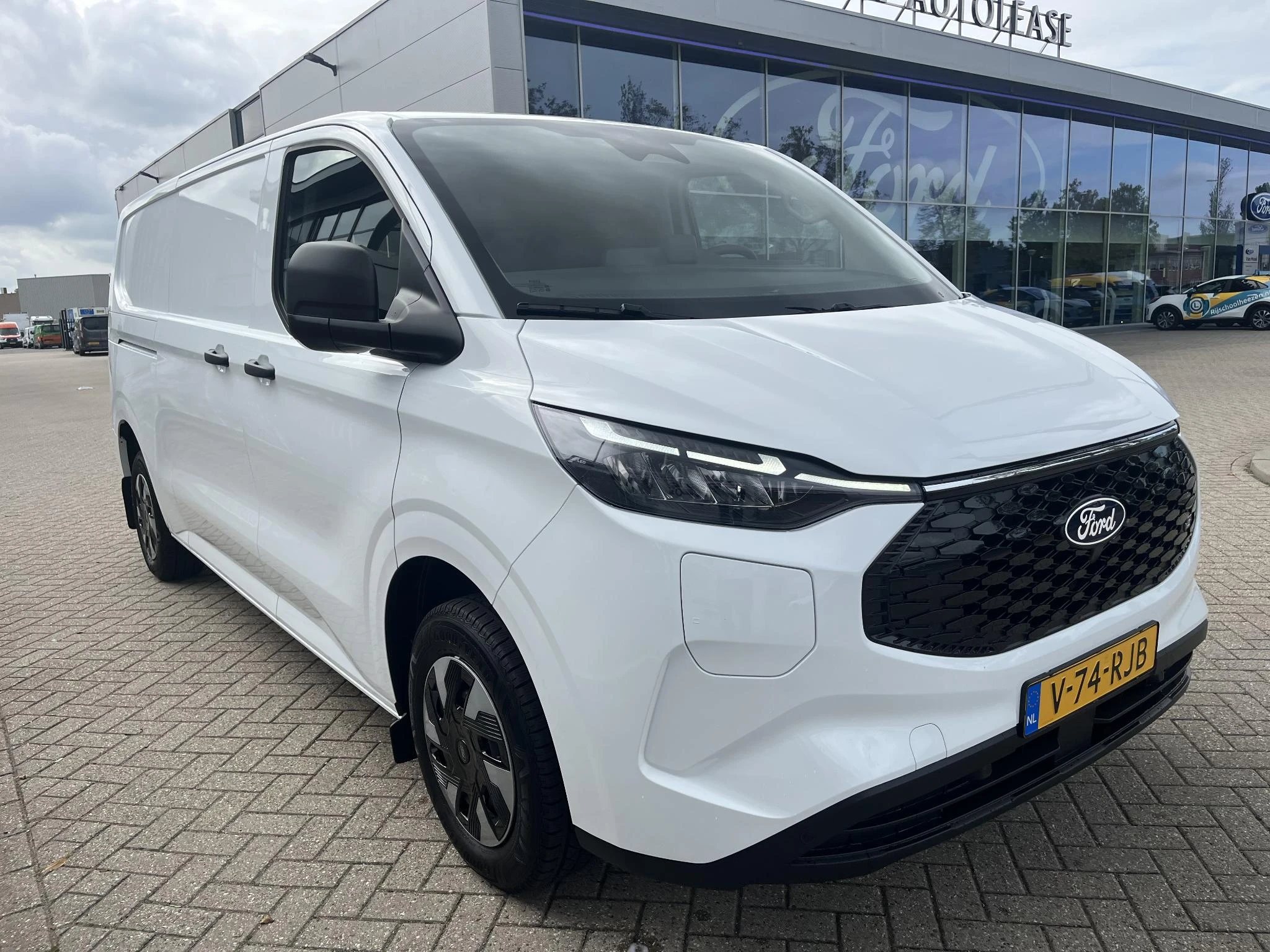Ford-E-Transit-image-2