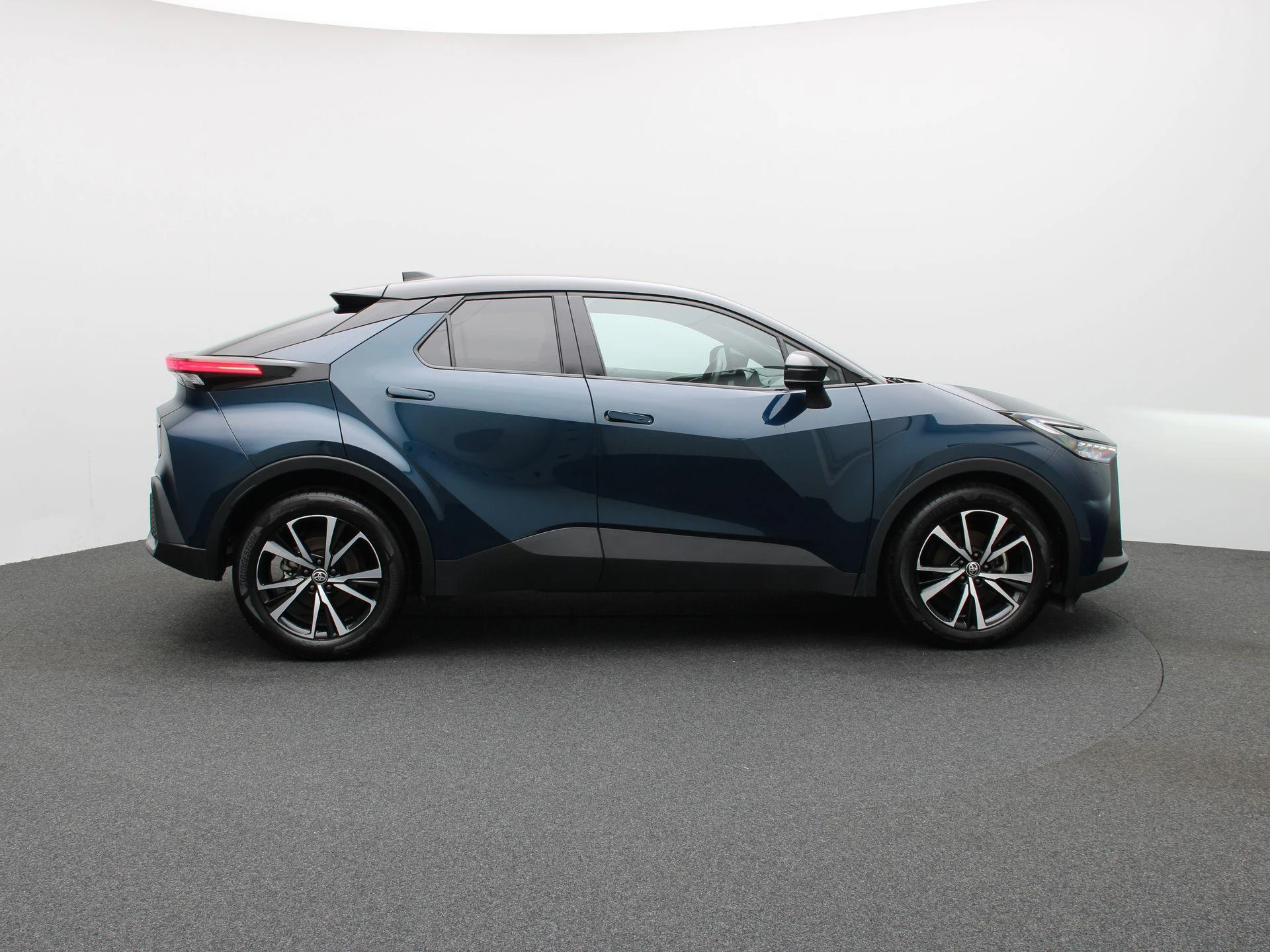 Toyota-C-HR-image-5