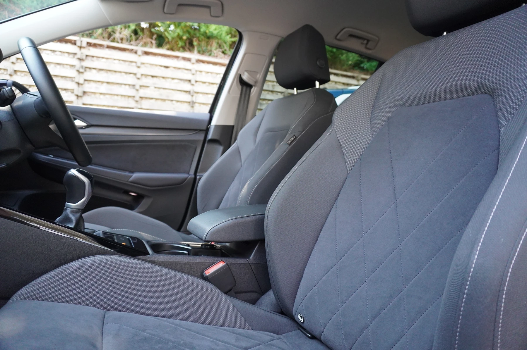 Volkswagen-Golf-image-9