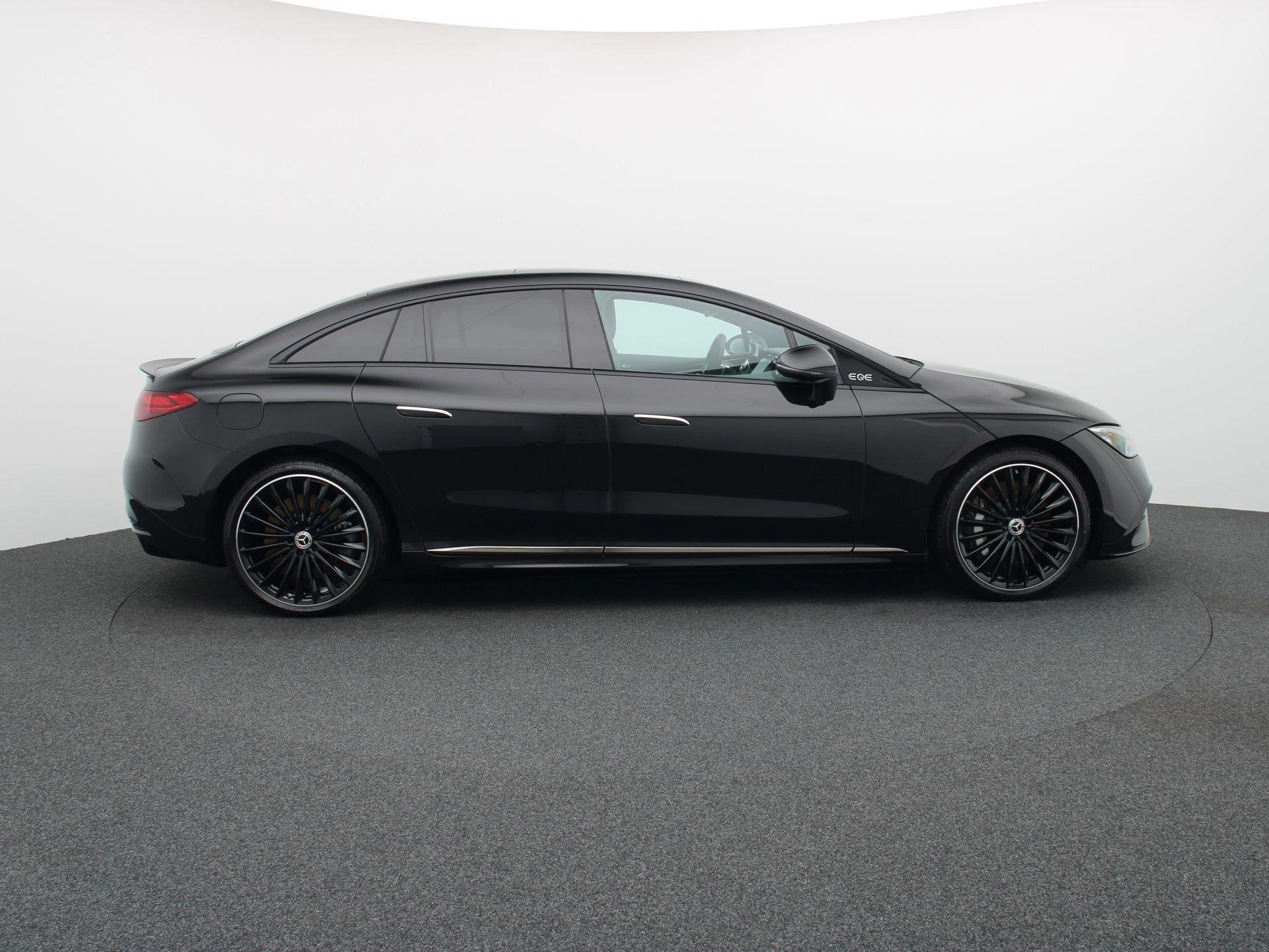 Mercedes-Benz EQE 300 AMG Line + PANORAMISCH DAK + AIRMATIC +