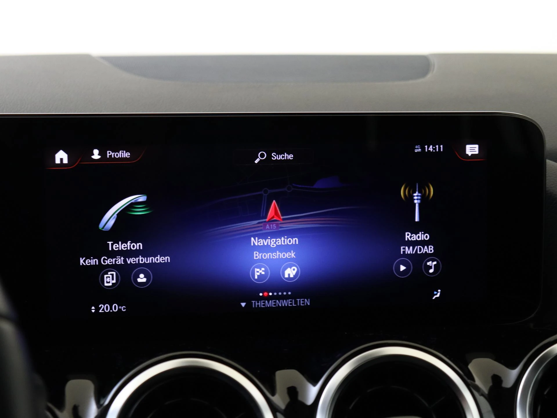 Mercedes-Benz-GLA-image-16