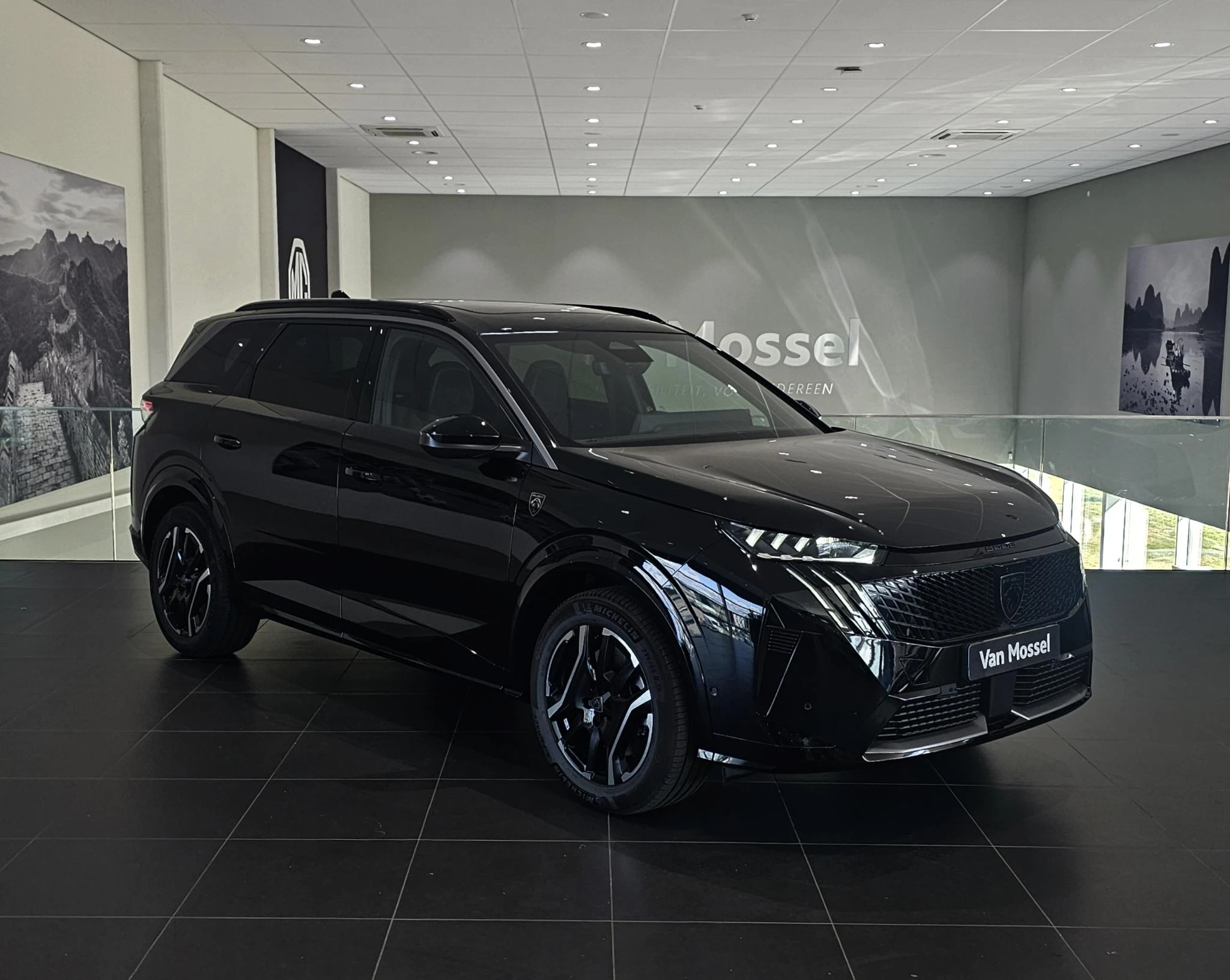 Peugeot-e-5008-image-2