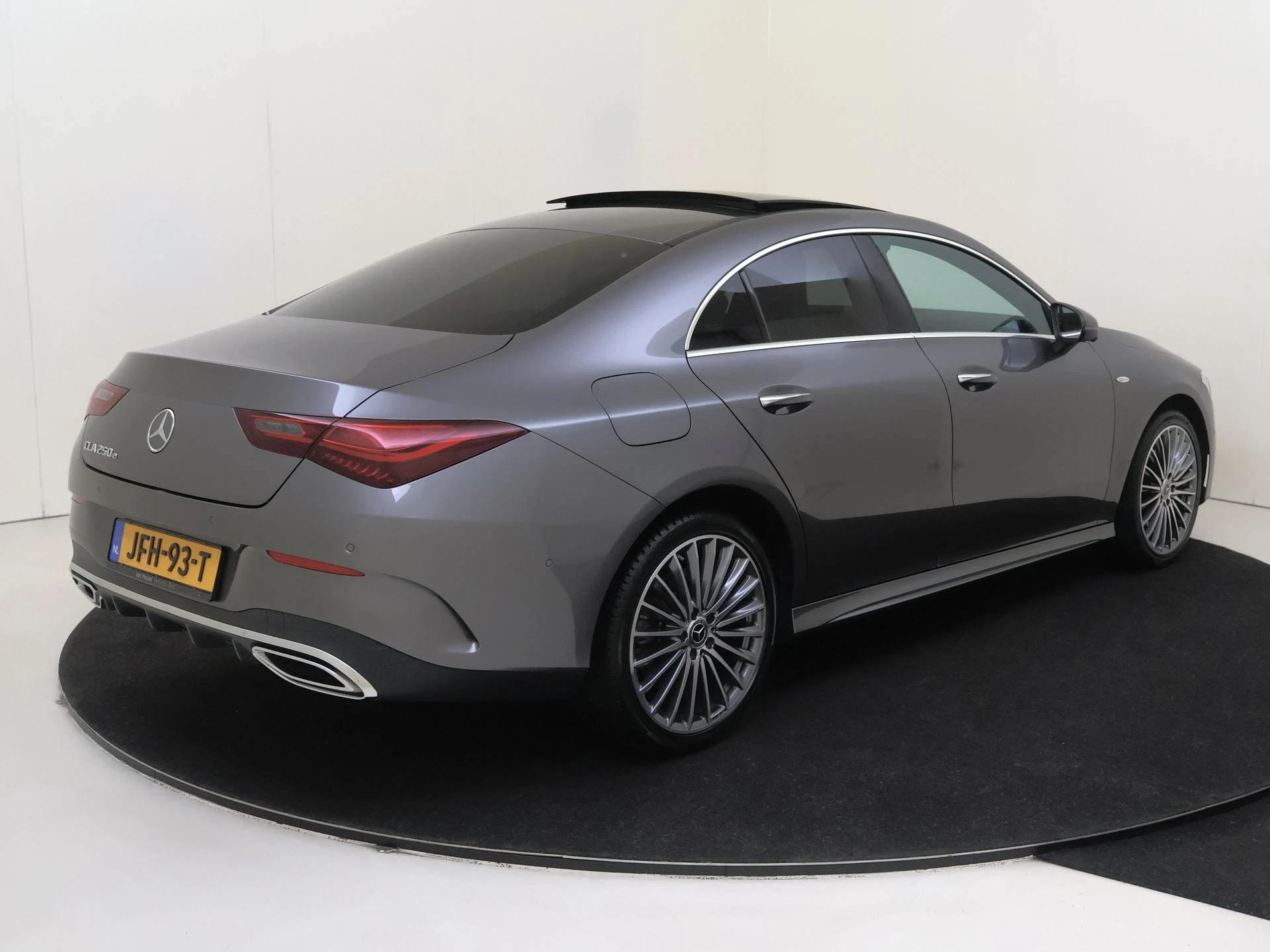 Mercedes-Benz-CLA-image-3