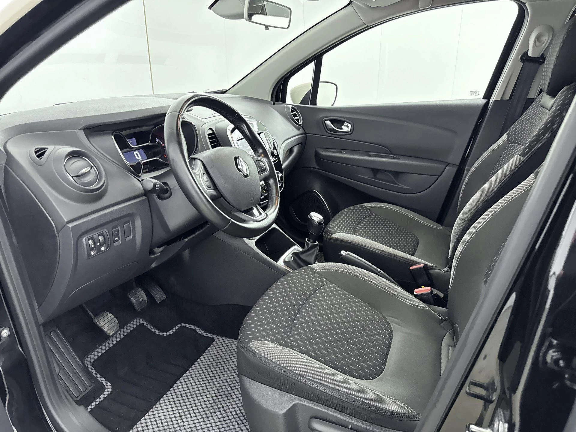 Renault-Captur-image-11
