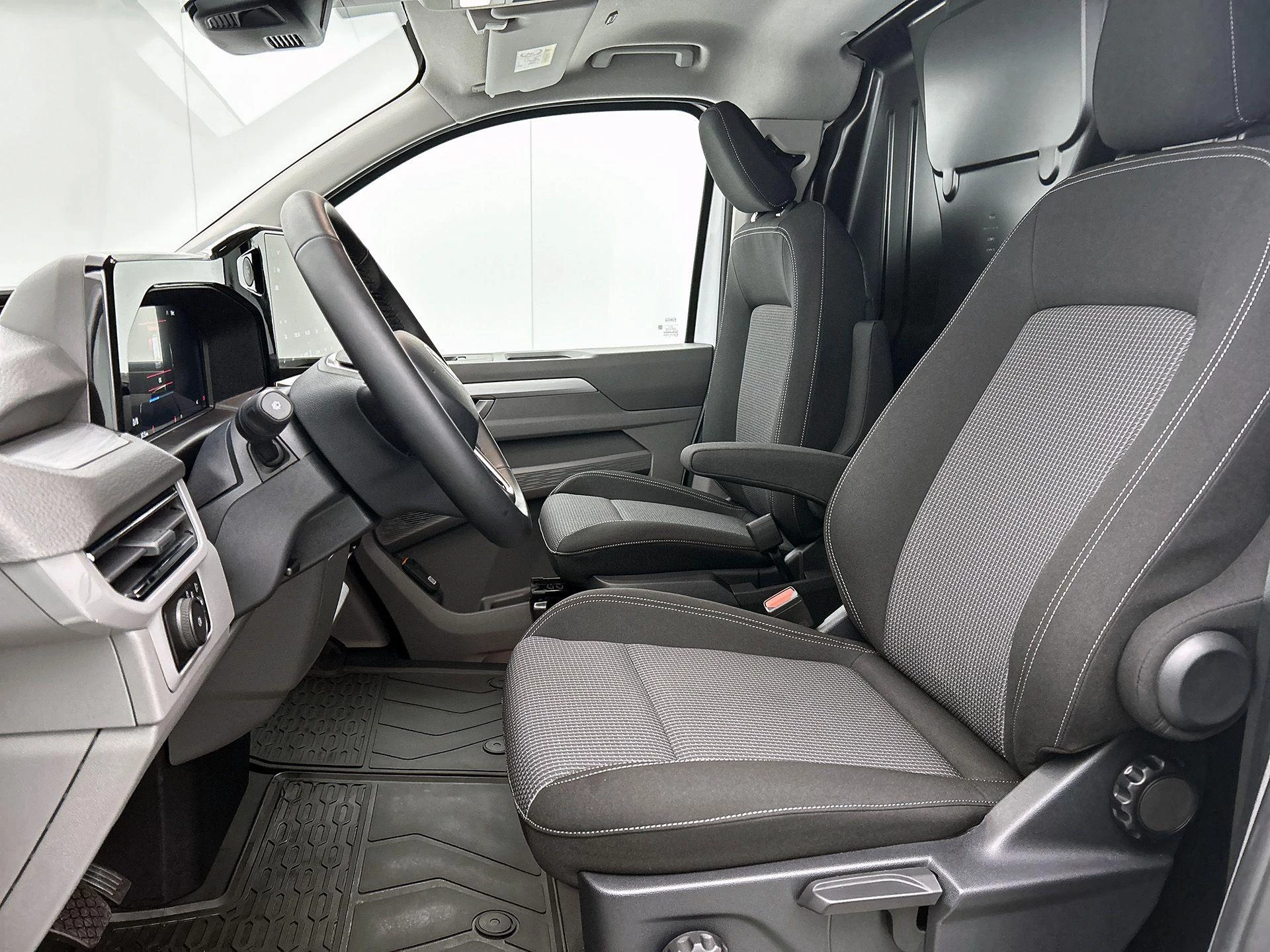 Volkswagen-e-Transporter-image-41
