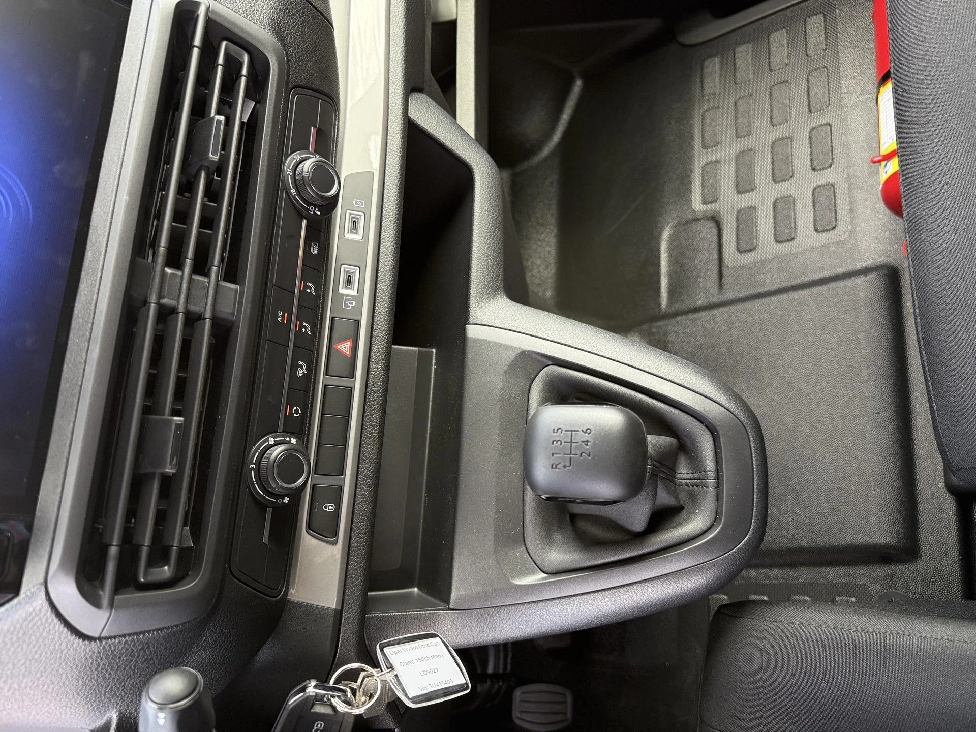 Opel-Vivaro-image-5