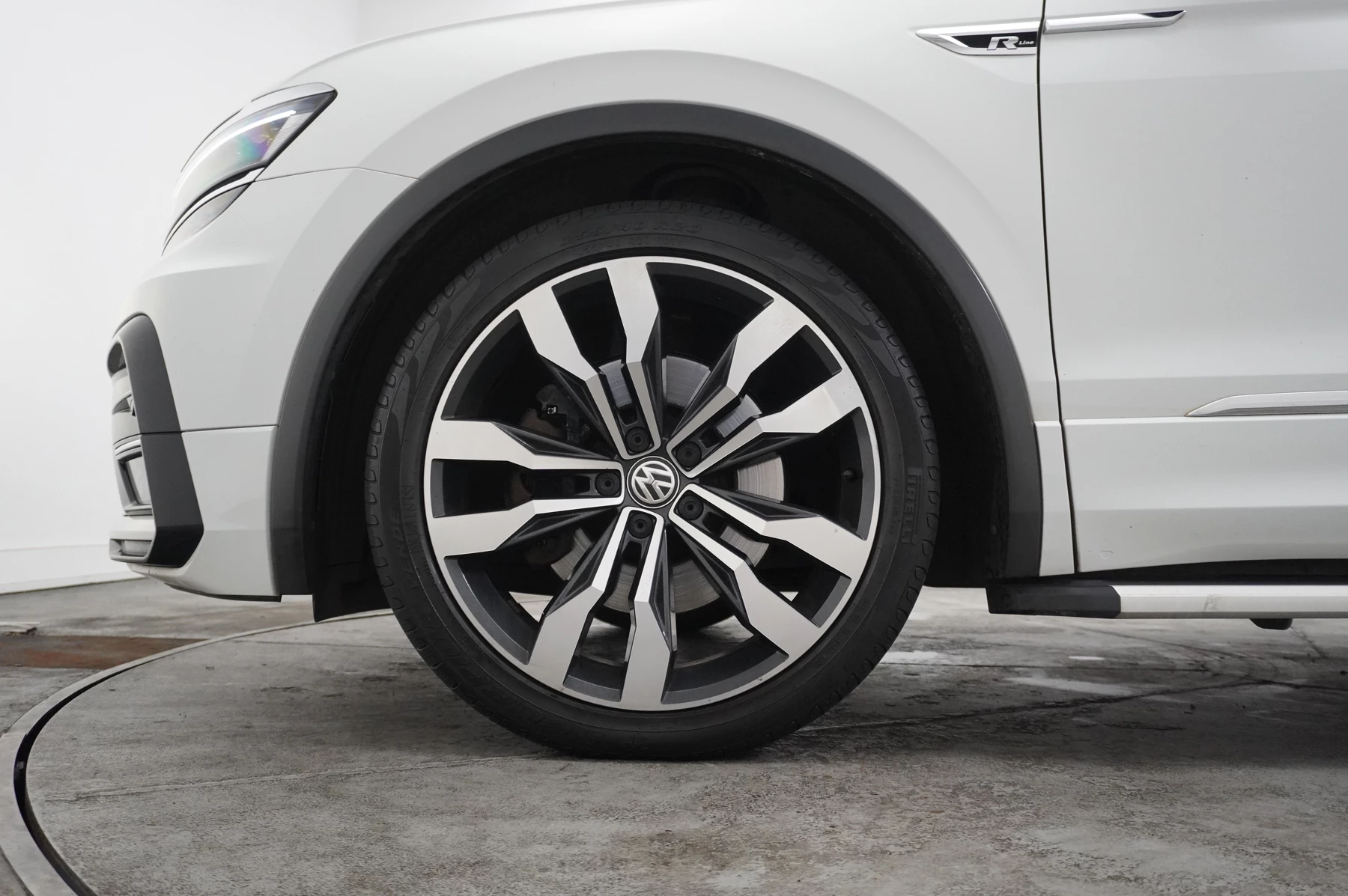 Volkswagen-Tiguan-image-4