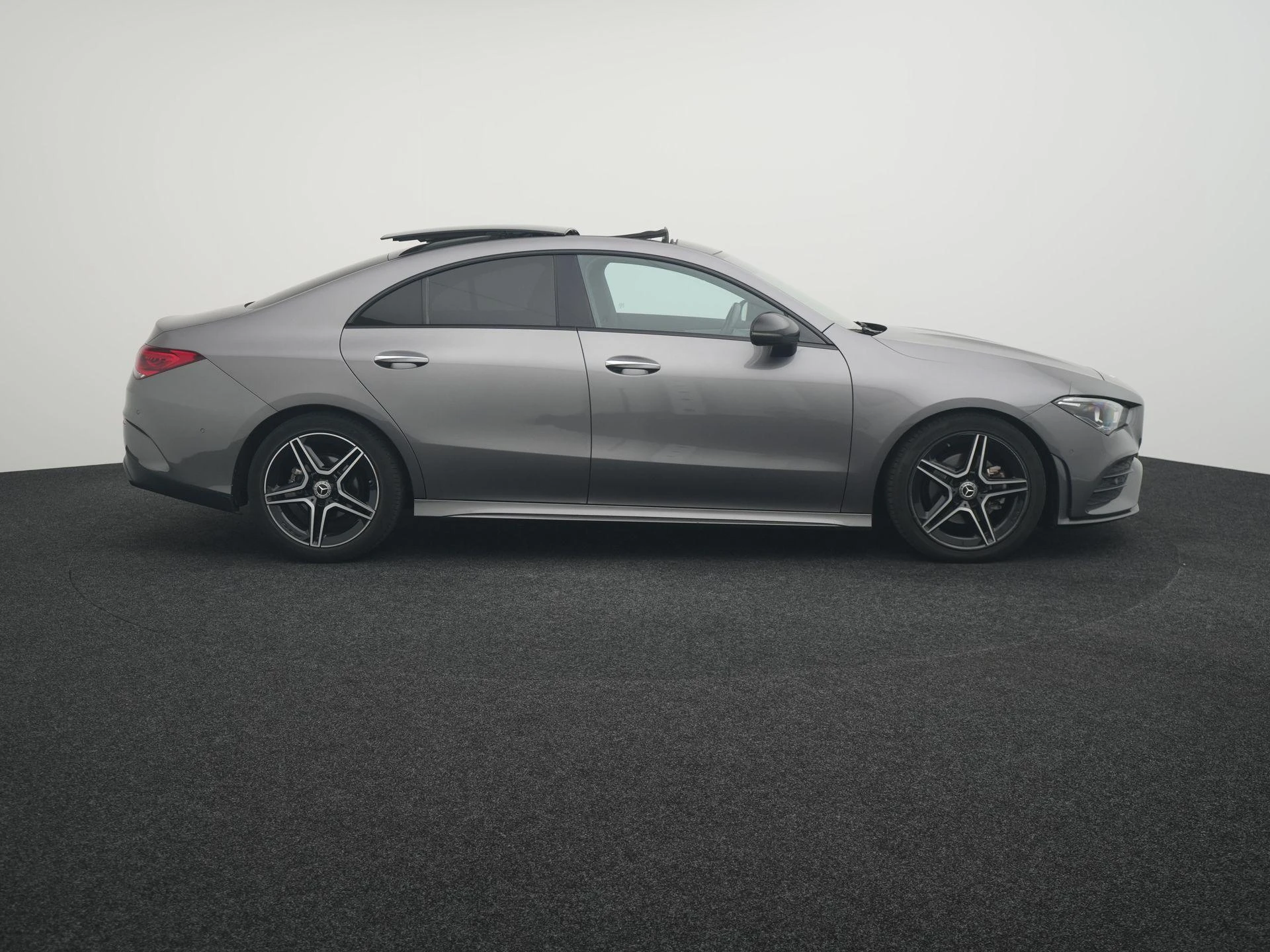 Mercedes-Benz-CLA-image-5