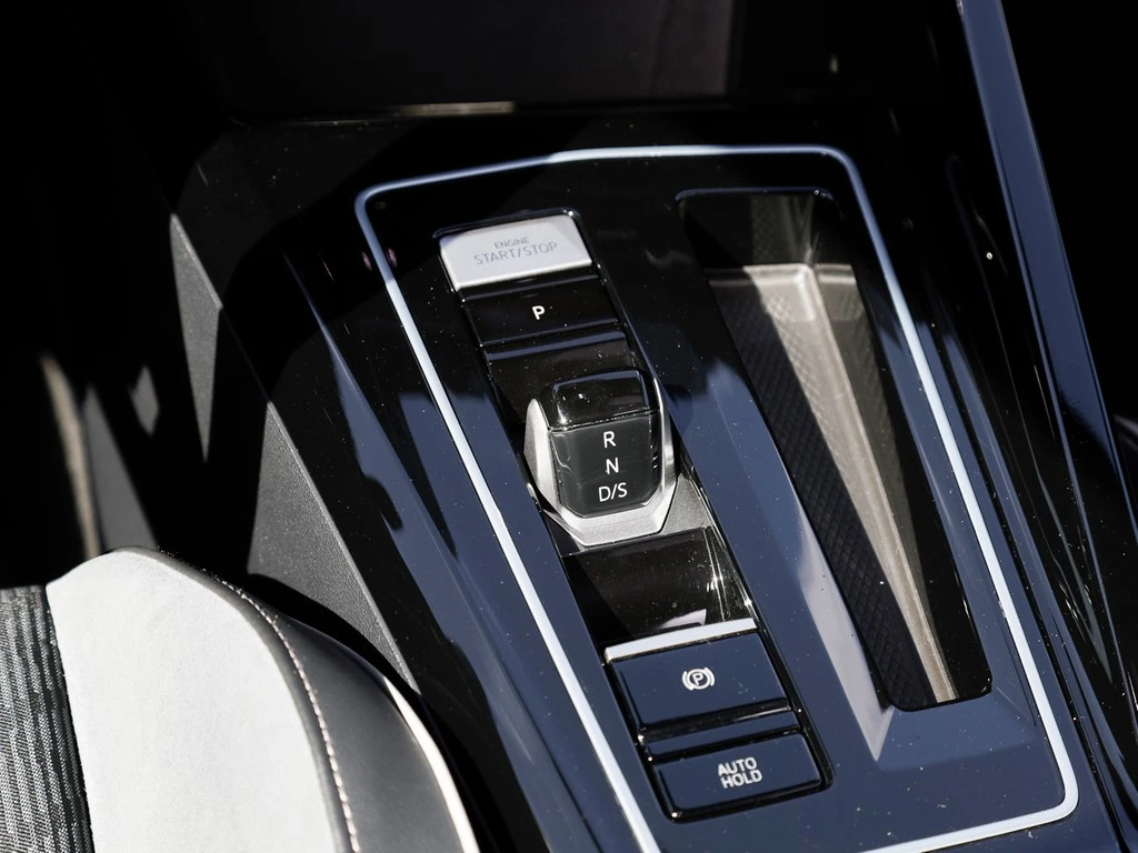 Volkswagen-Golf-image-11