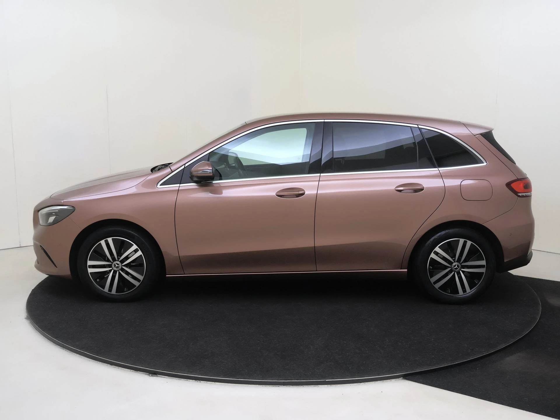 Mercedes-Benz-B-Klasse-image-9