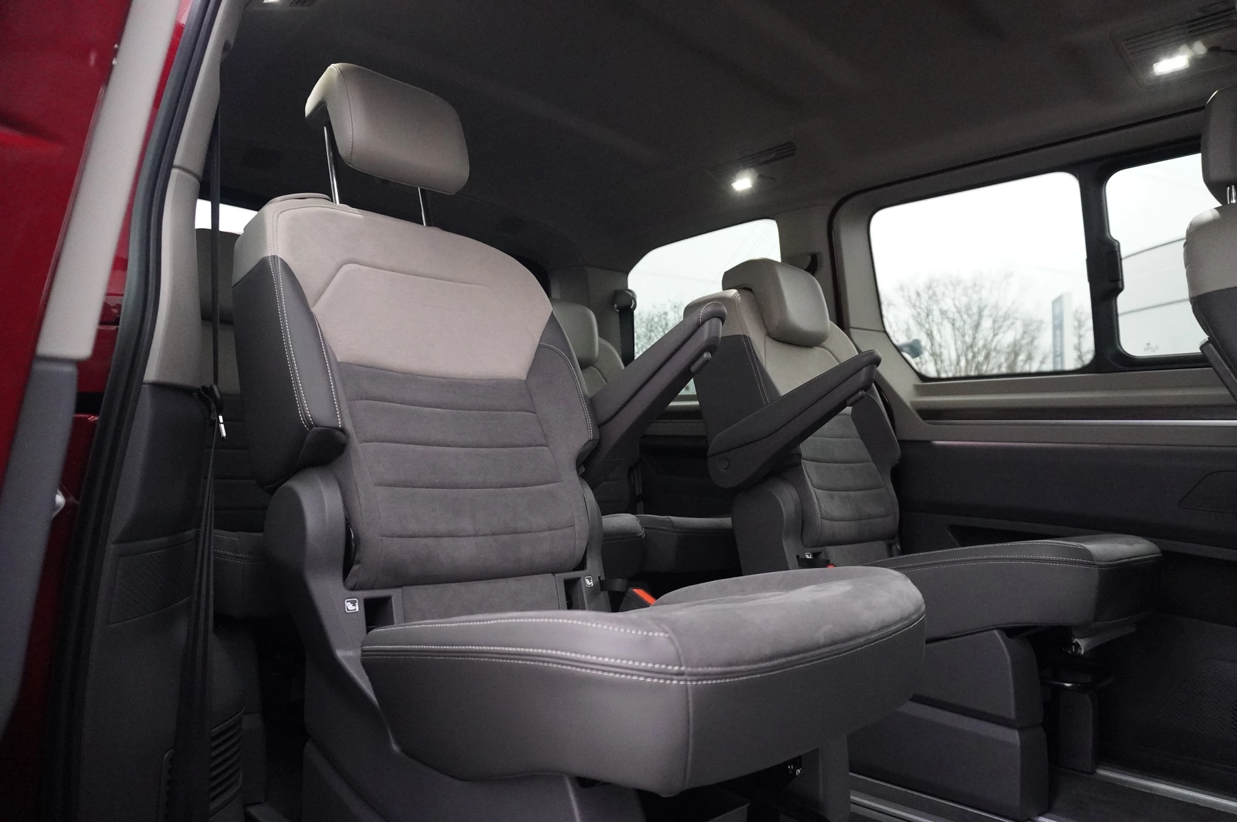 Volkswagen-Multivan-image-8